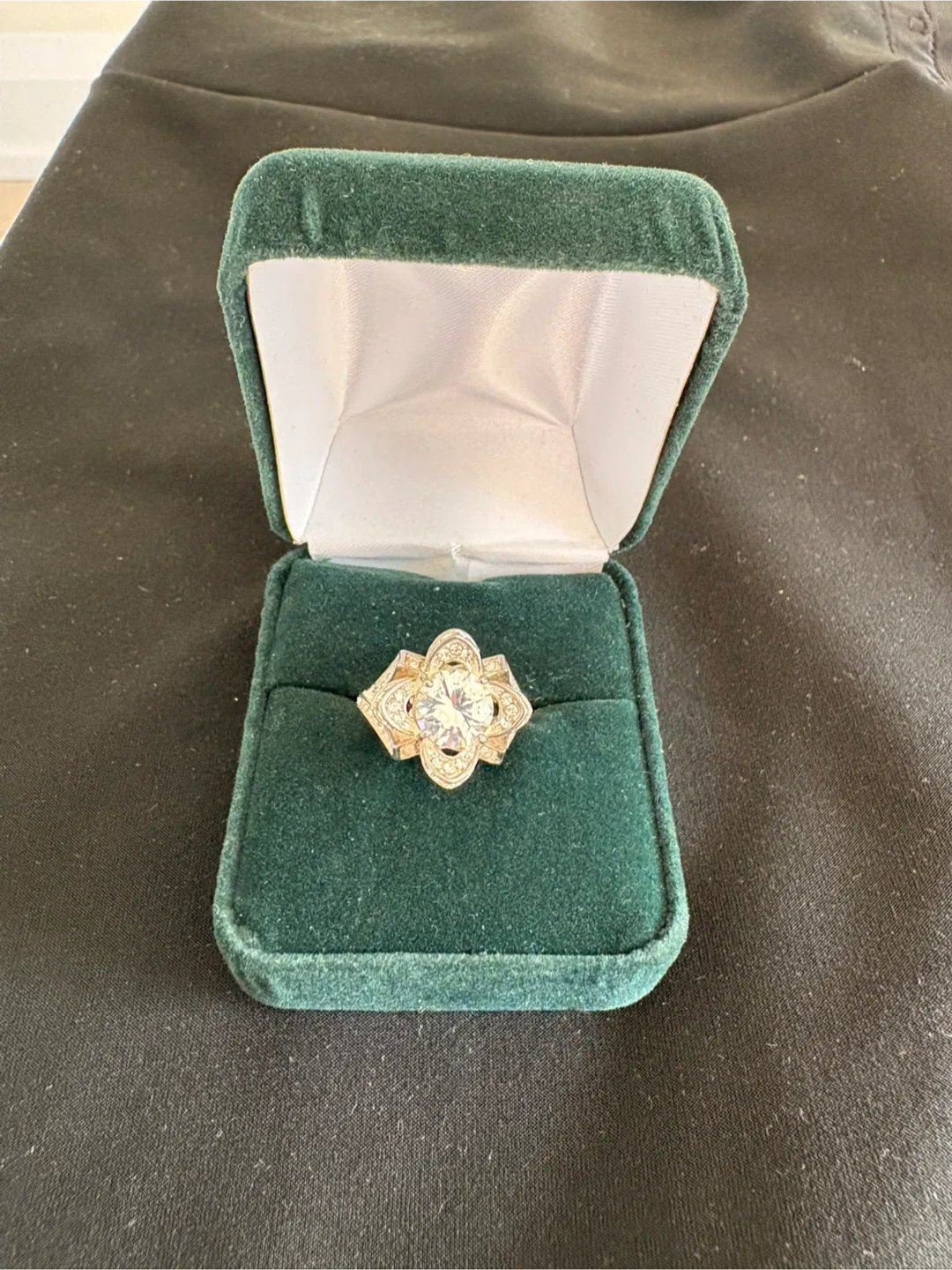 14k Rhinestone Ring image indicator(6)