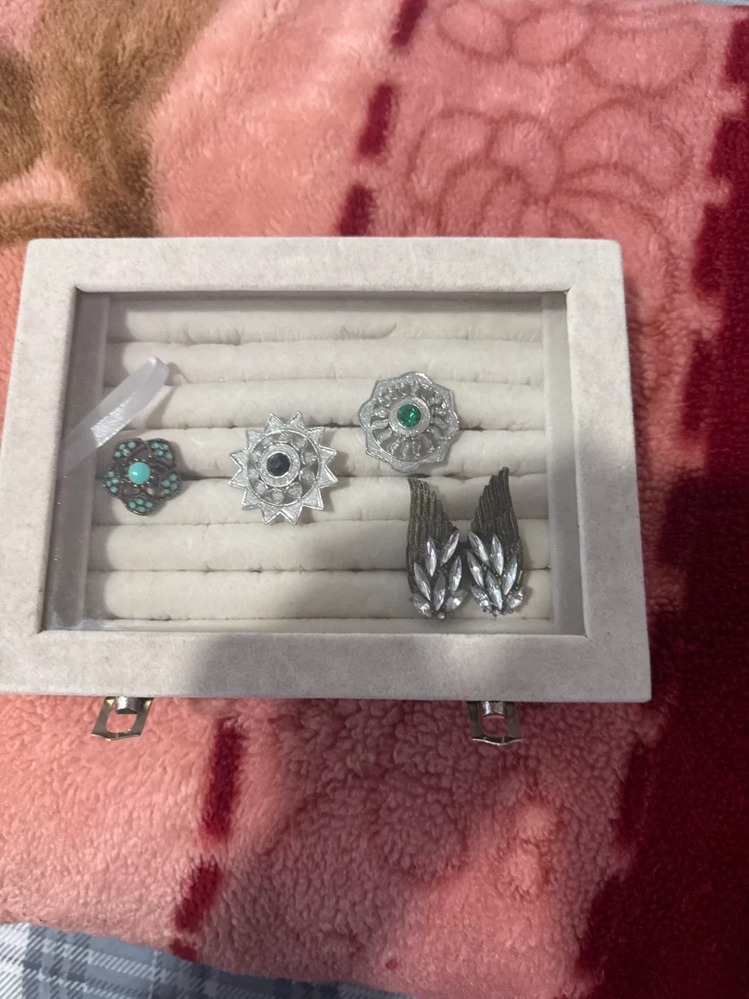 Assorted Costume Jewellery Set image indicator(2)