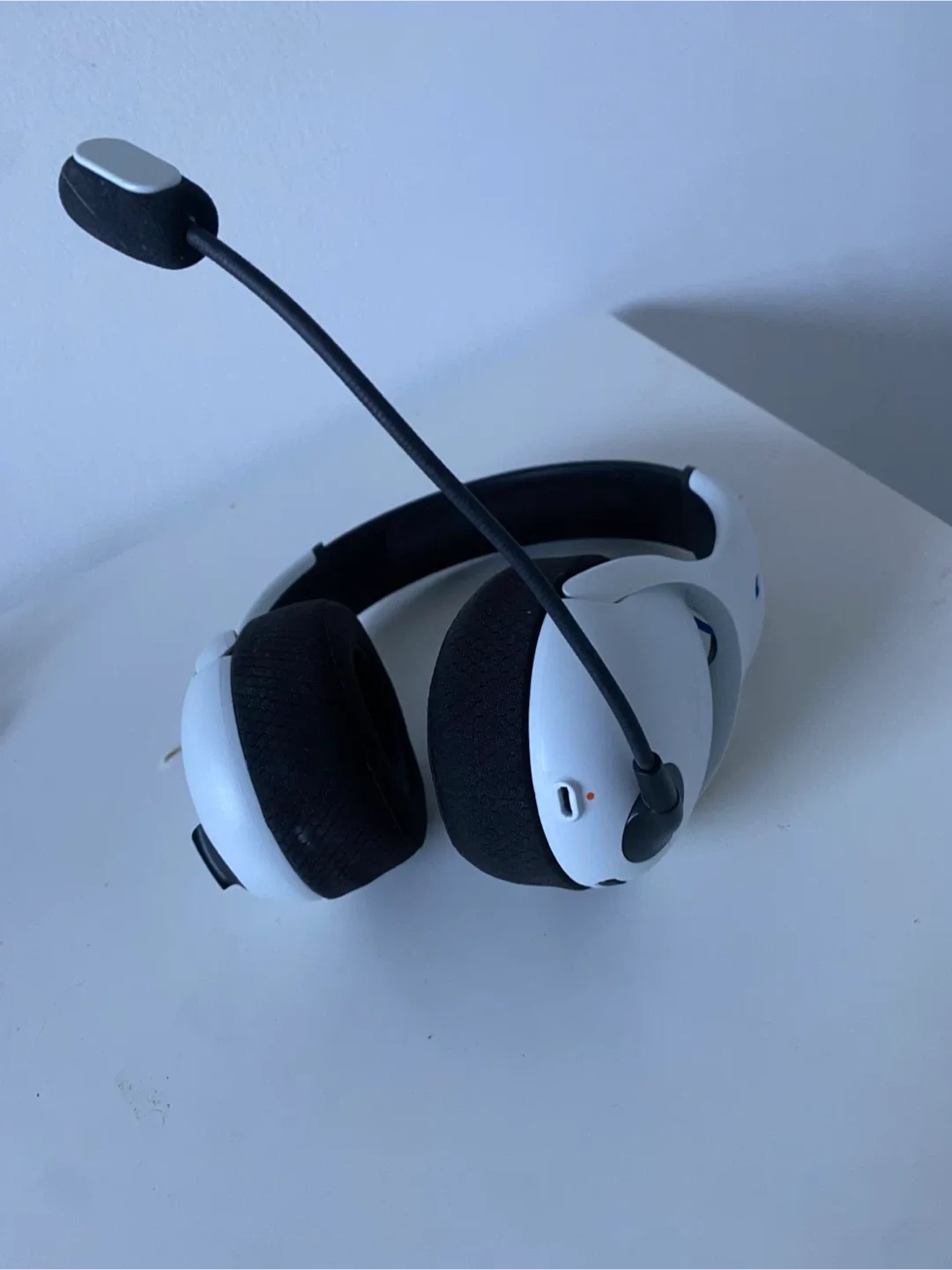 PS Gaming Headset - White image indicator(2)