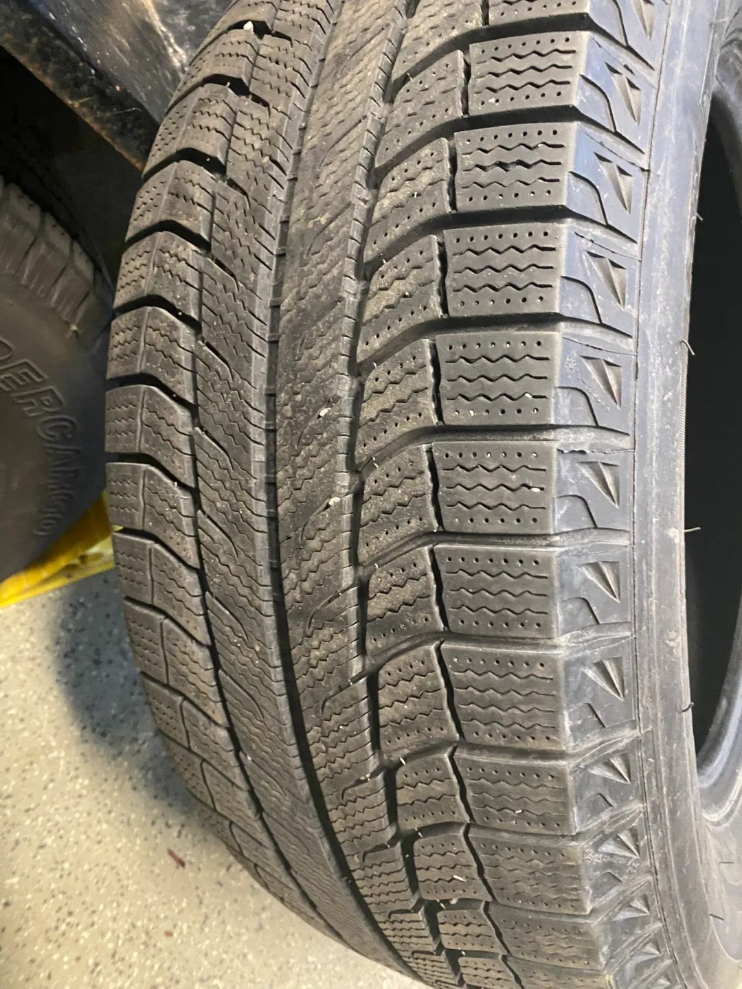 Michelin Latitude Tour Tire image indicator(2)