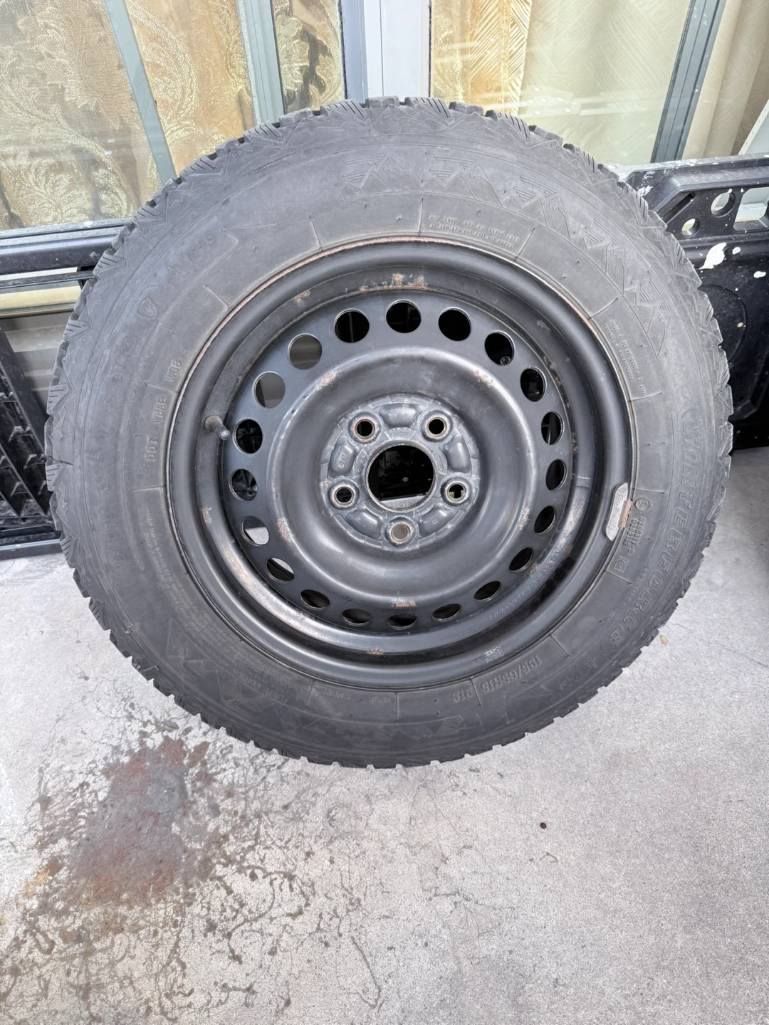 Winterforce 195/65R15 Winter Tire