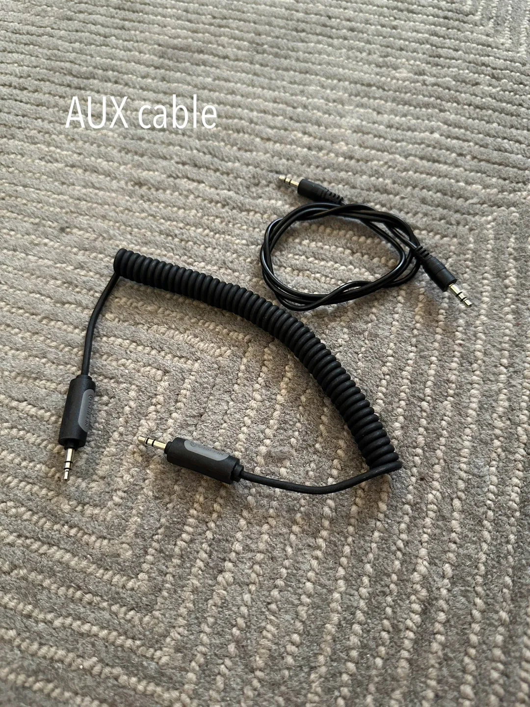 Variety of Cables and Mouse image indicator(6)