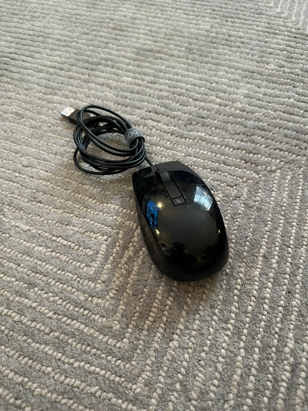 Variety of Cables and Mouse image indicator(4)