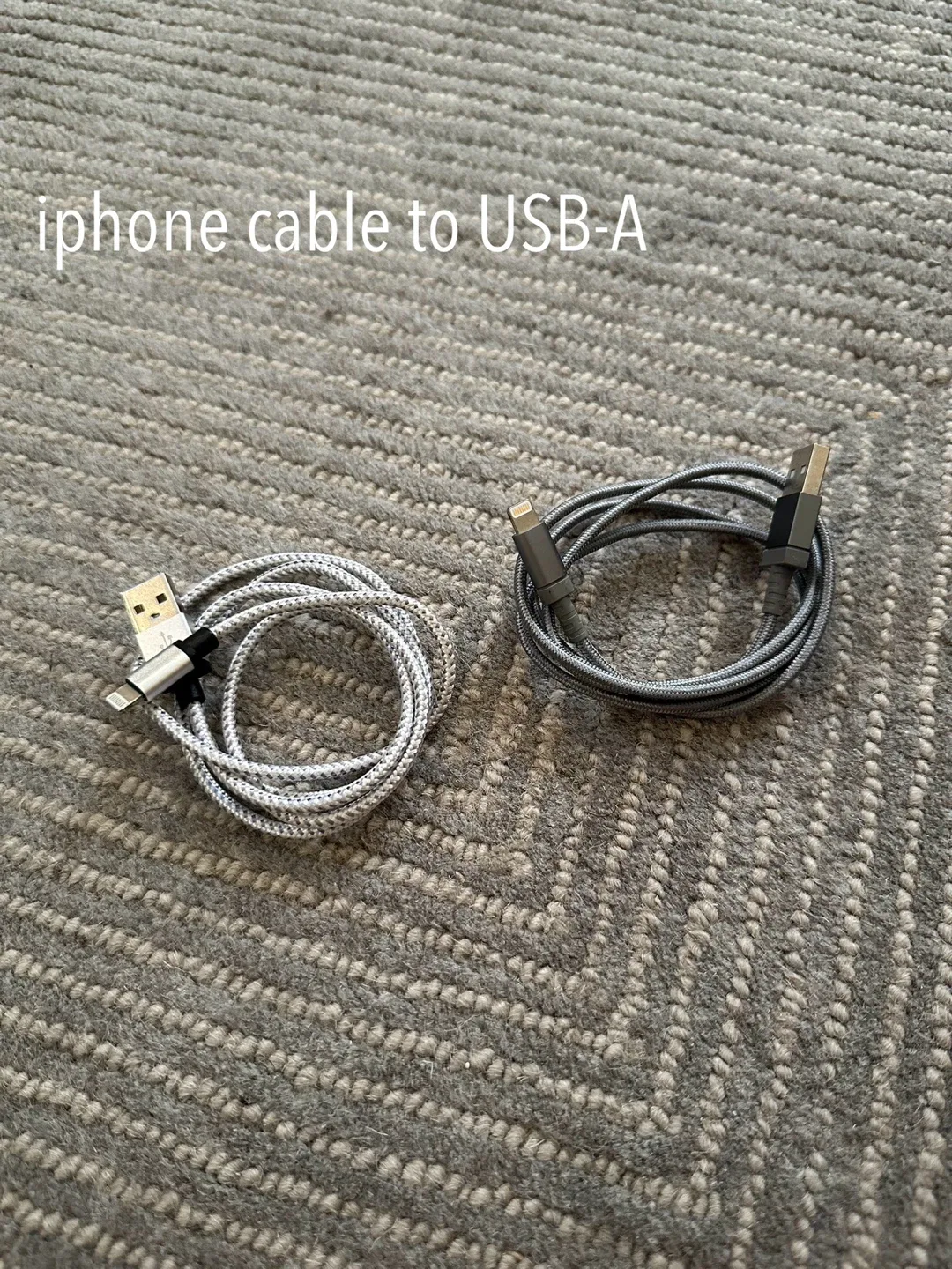 Variety of Cables and Mouse image indicator(5)
