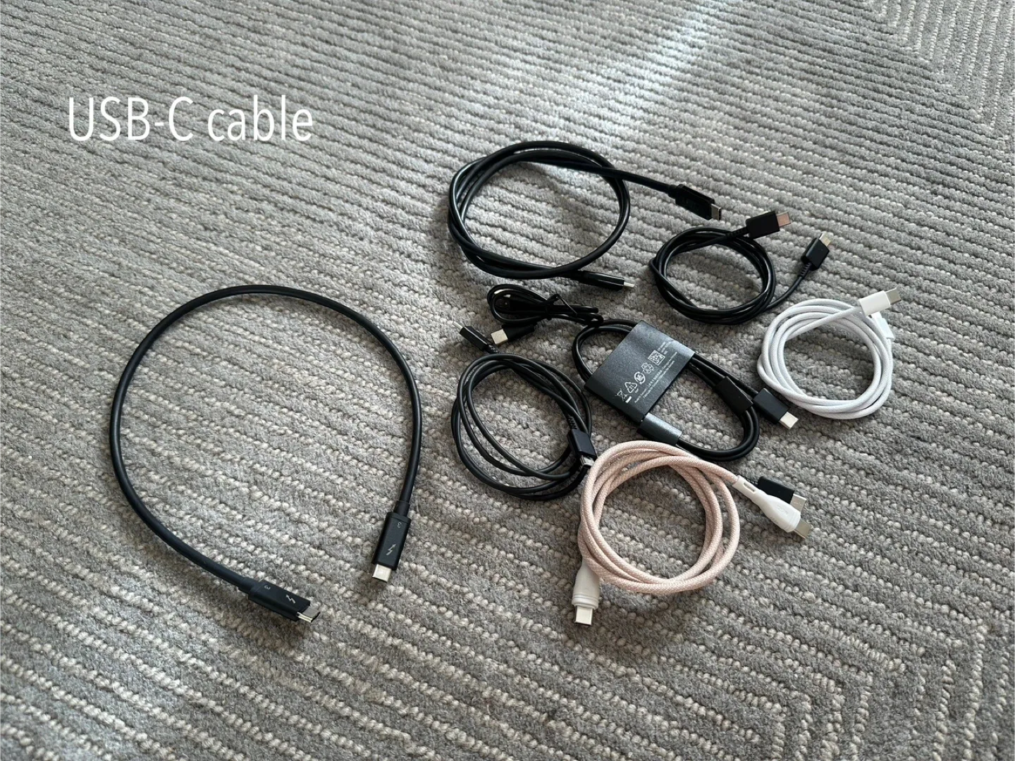 Variety of Cables and Mouse image indicator(2)