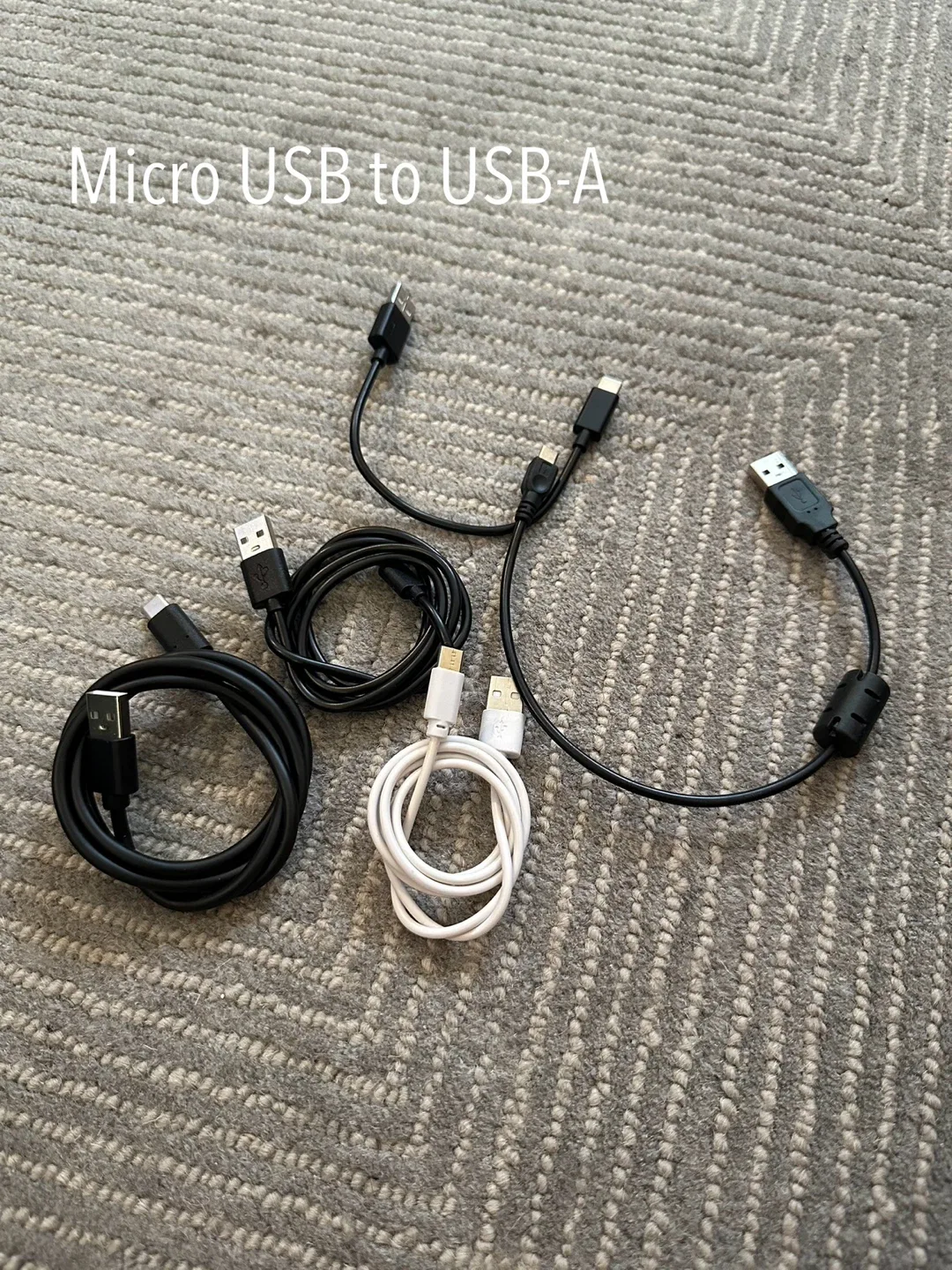 Variety of Cables and Mouse image indicator(7)