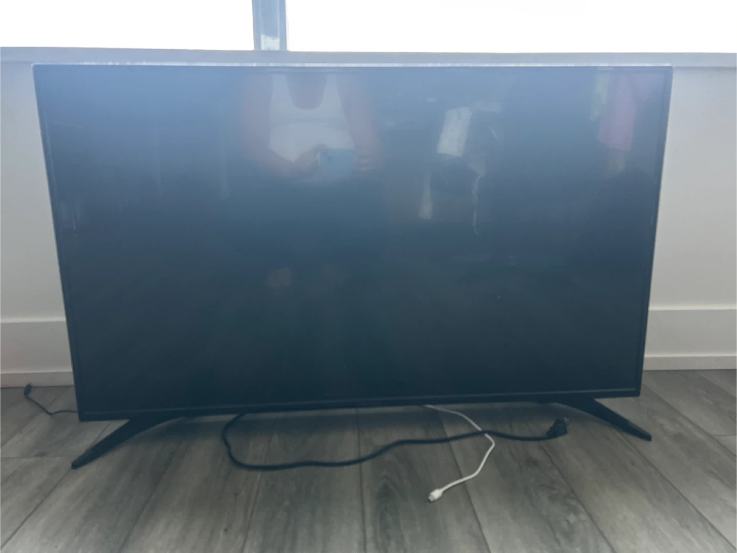 42” TV insignia with remote - photo 2