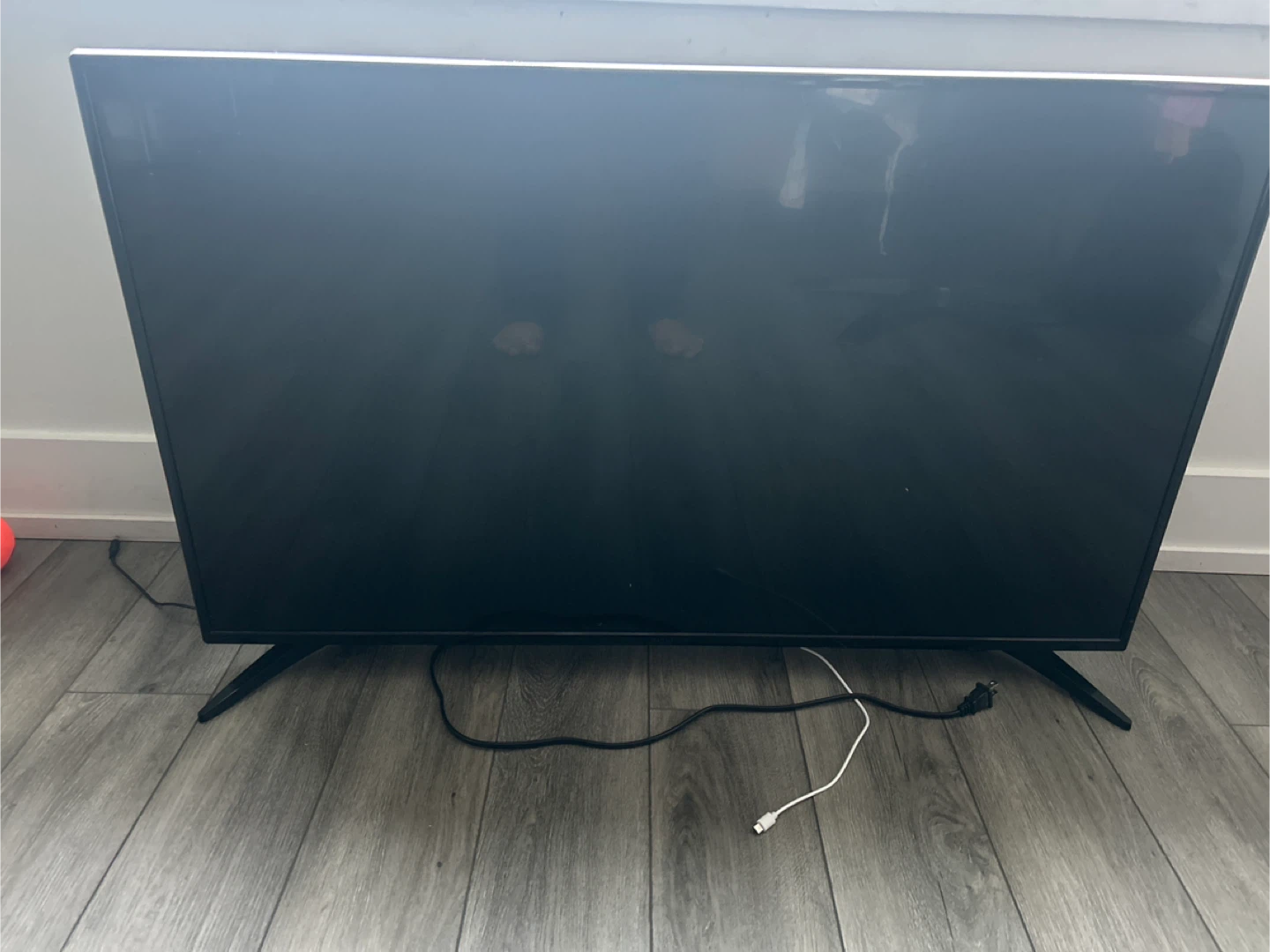 42” TV insignia with remote