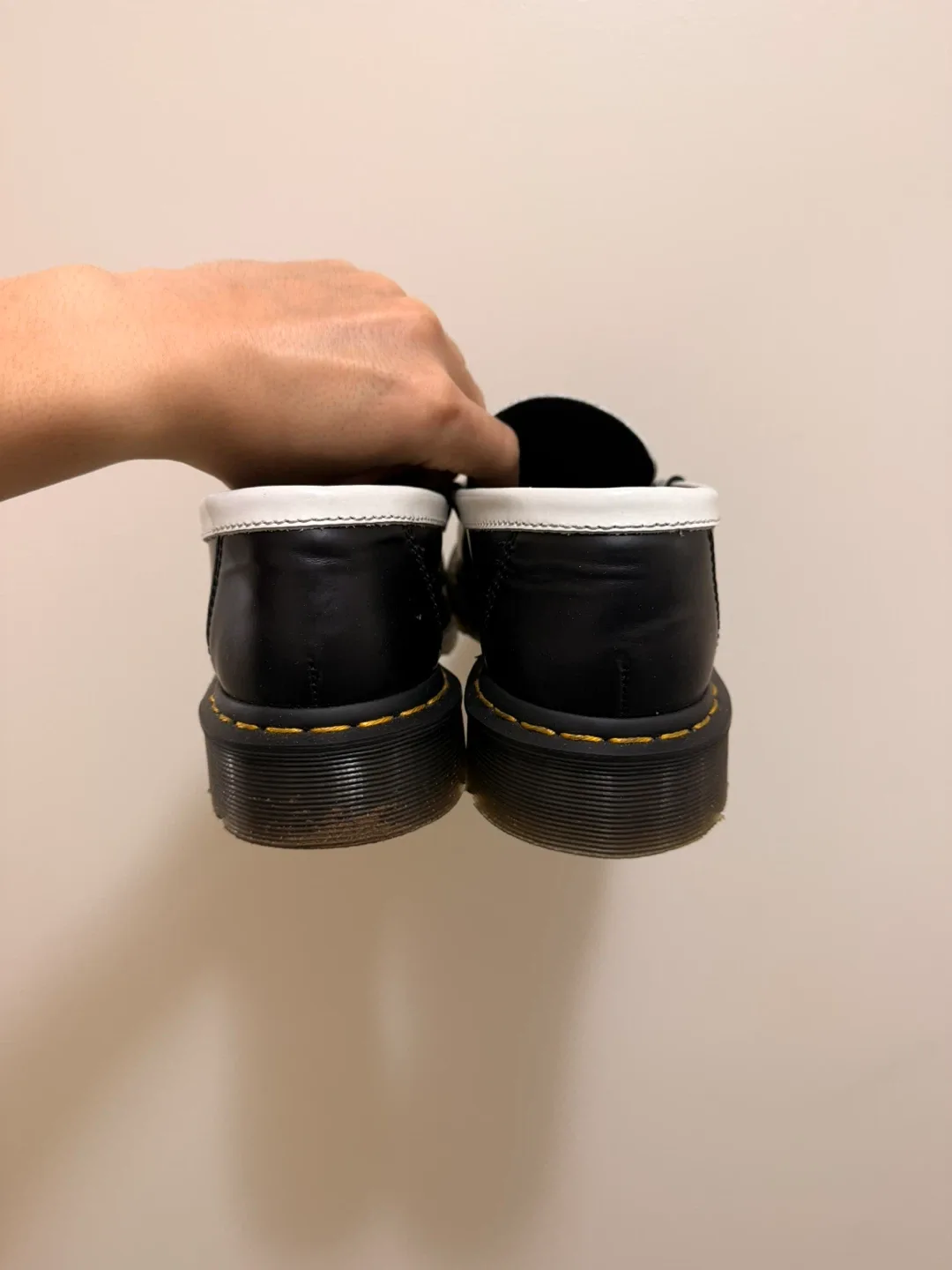 Dr. Martens Adrian Loafers Black/White (US9) image indicator(4)