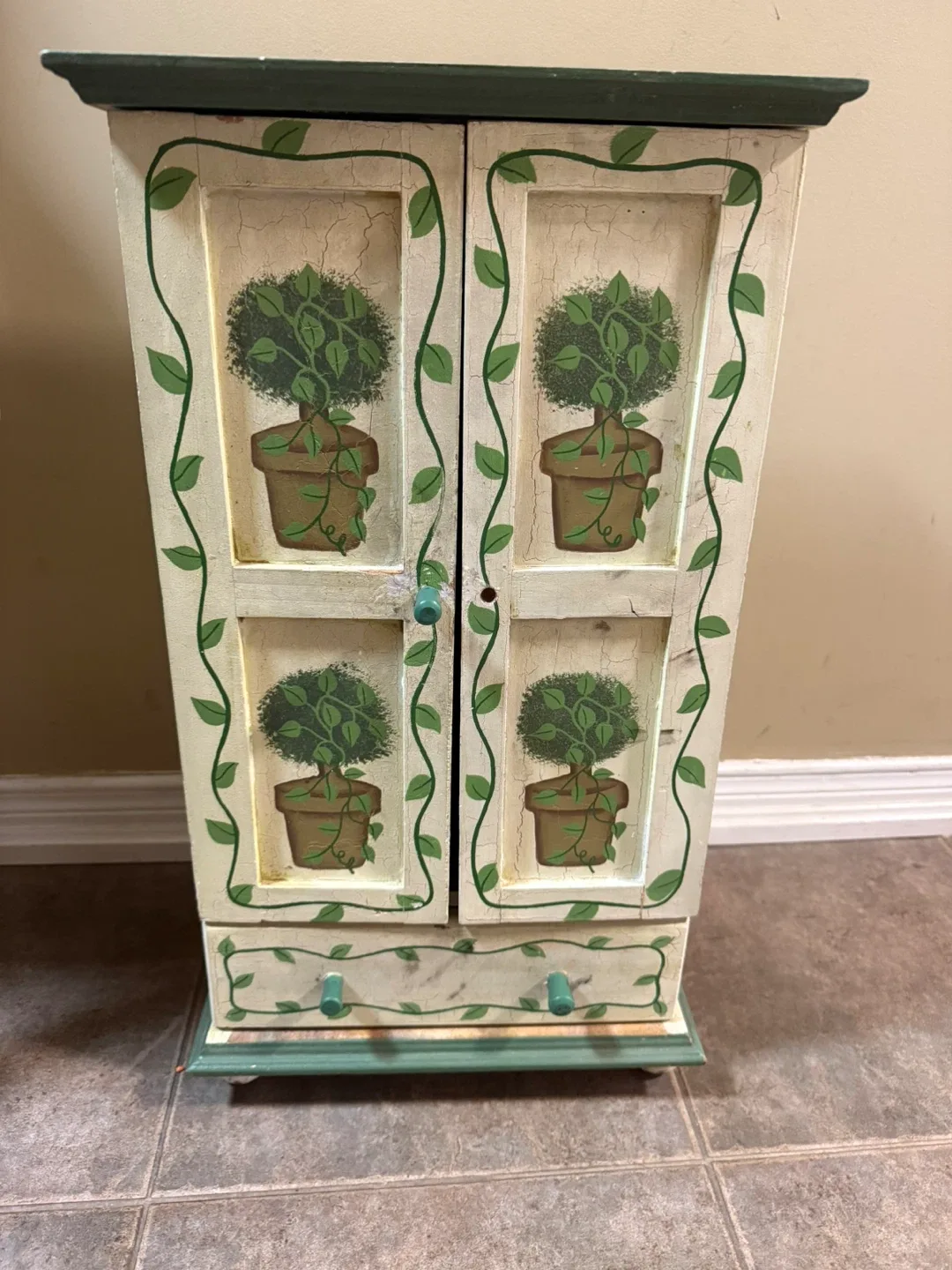 Painted Wooden small Wardrobe 🥕