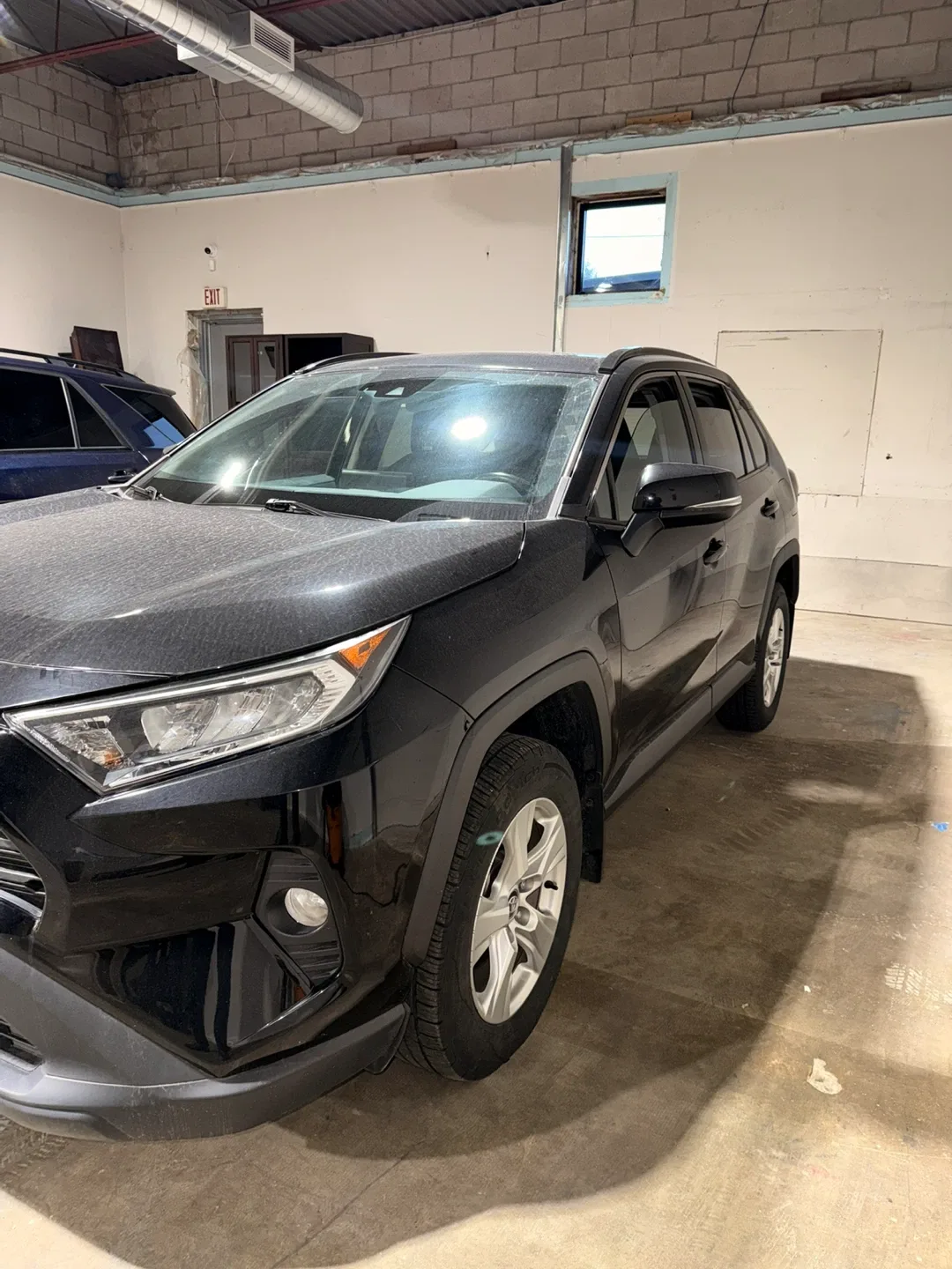 Toyota RAV4 XLE AWD - Gray image indicator(4)