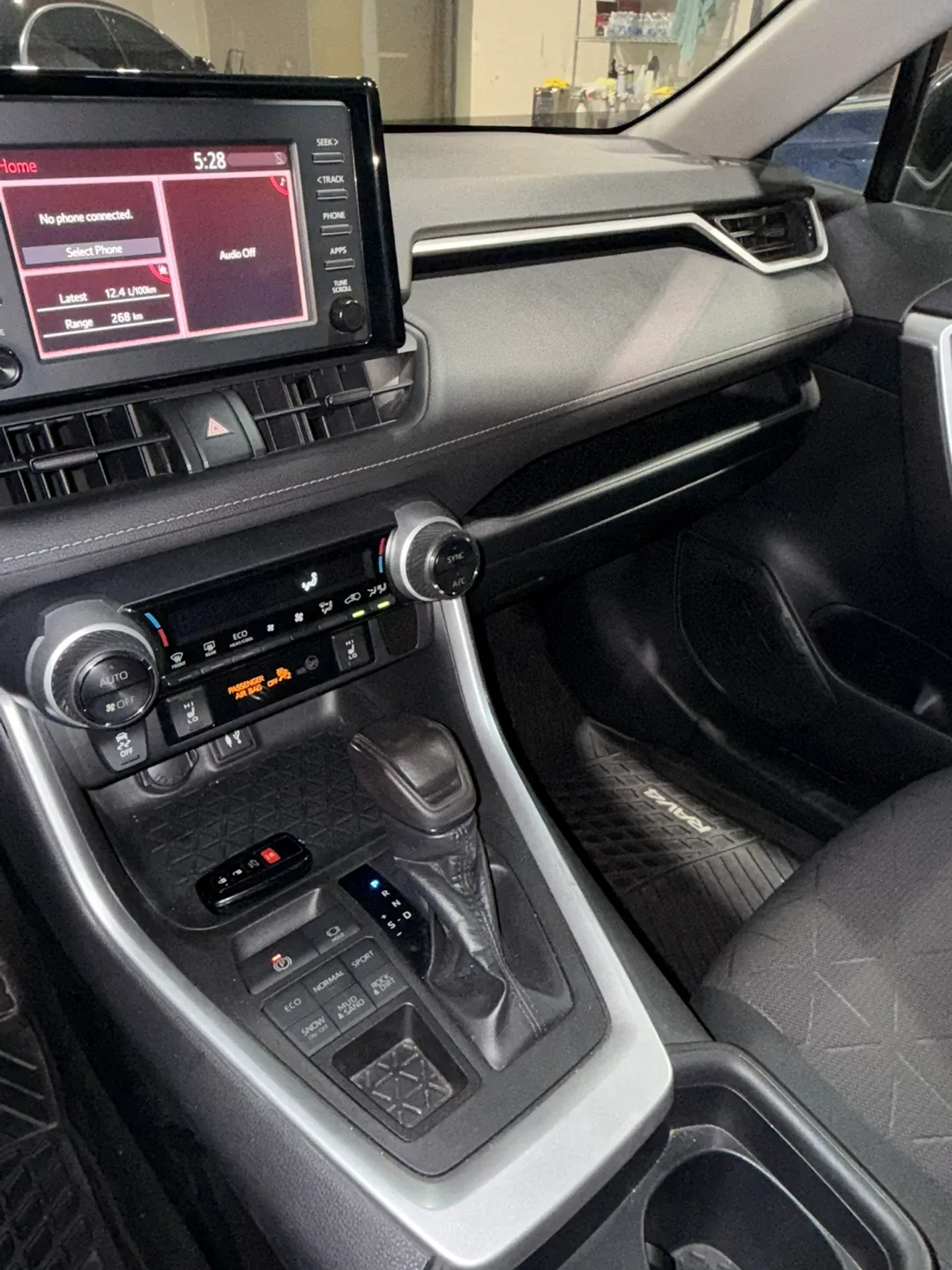 Toyota RAV4 XLE AWD - Gray image indicator(6)