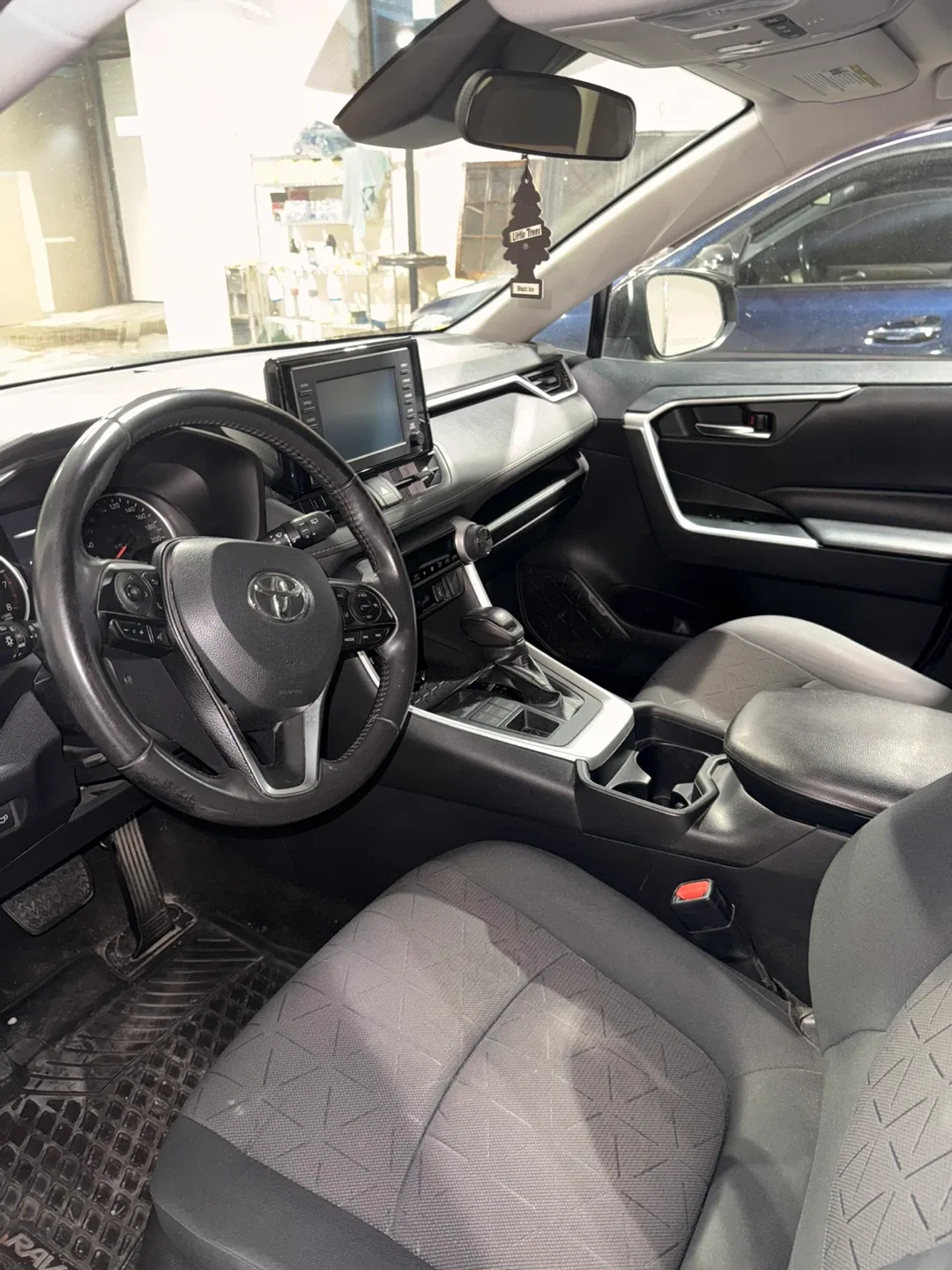 Toyota RAV4 XLE AWD - Gray image indicator(5)