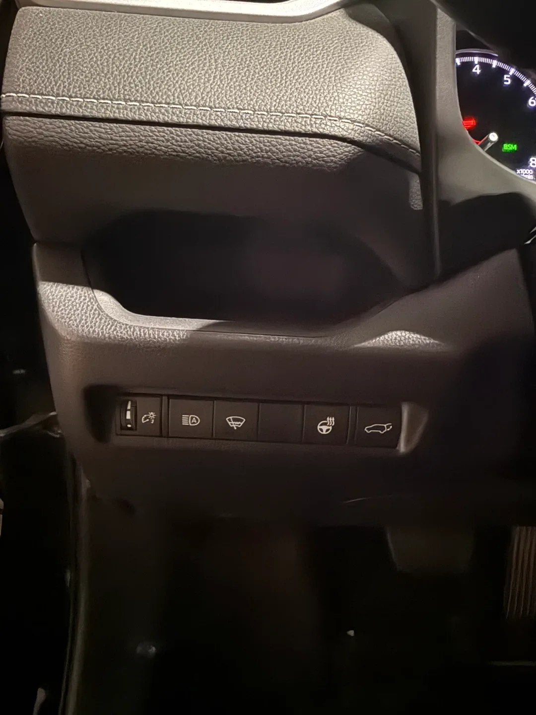 Toyota RAV4 XLE AWD - Gray image indicator(8)