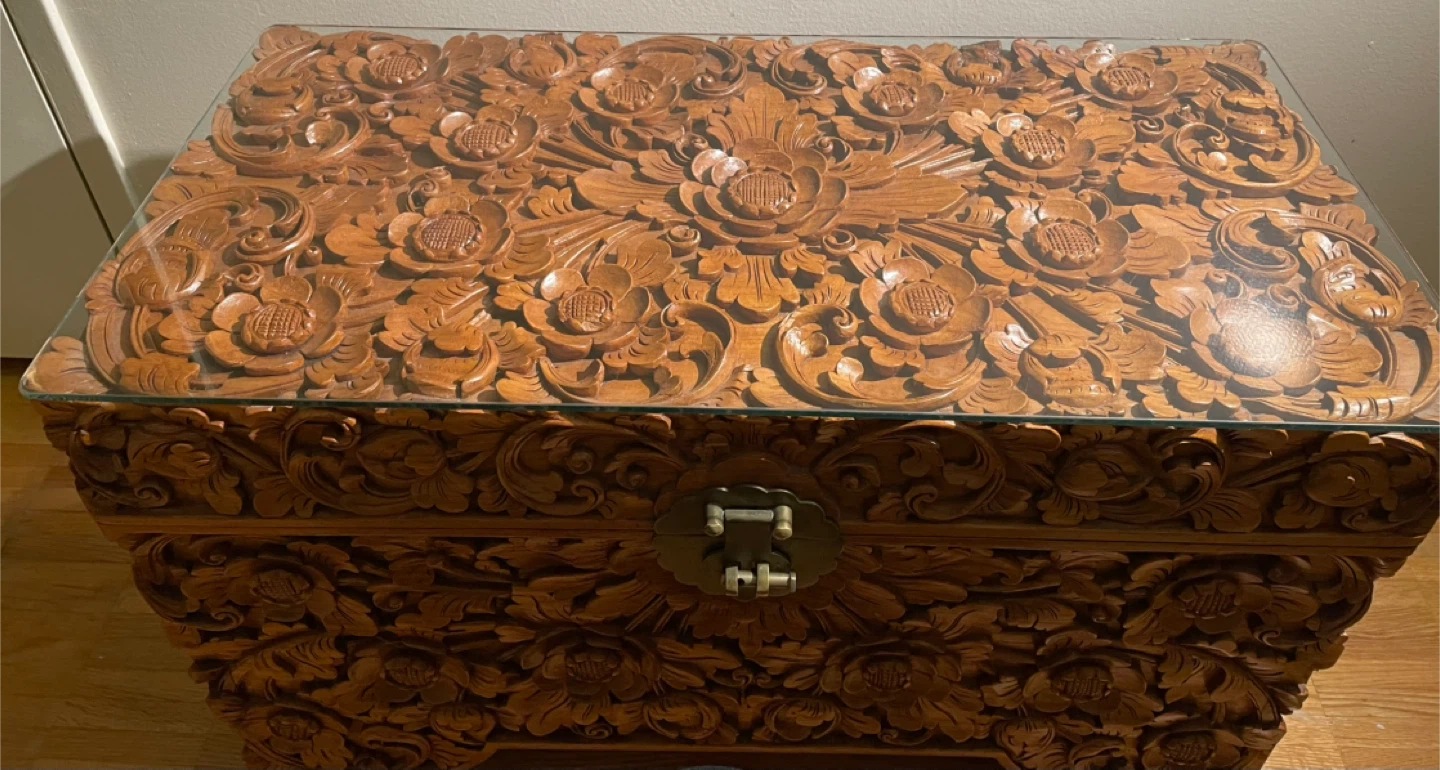 Hand-carved  floral decor solid wood chest with full glass - photo 2