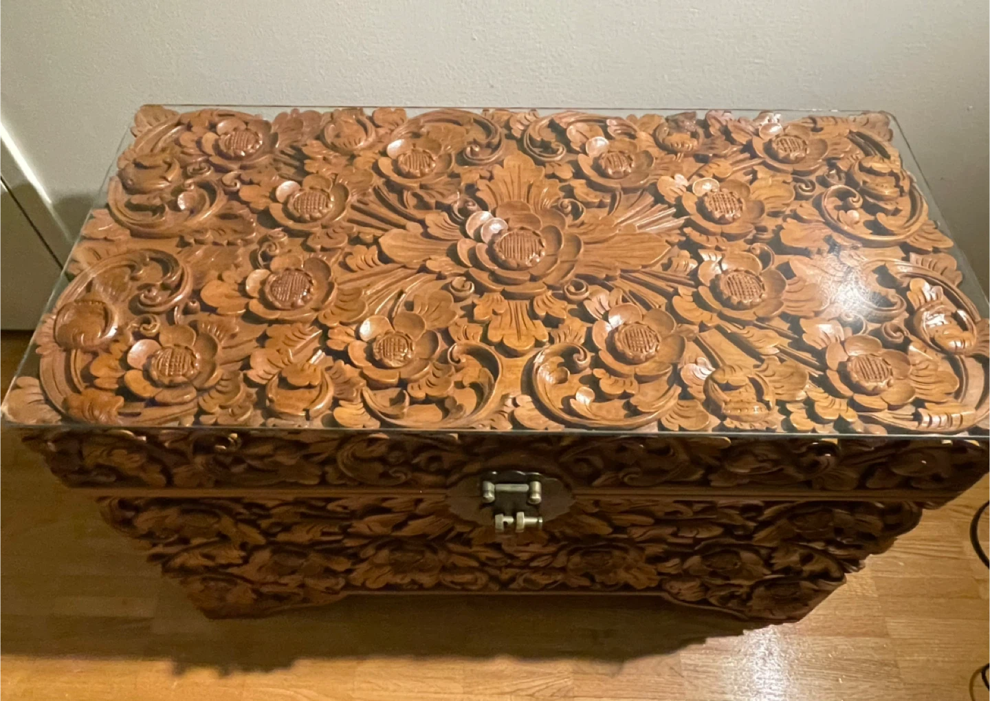 Hand-carved  floral decor solid wood chest with full glass - photo 3