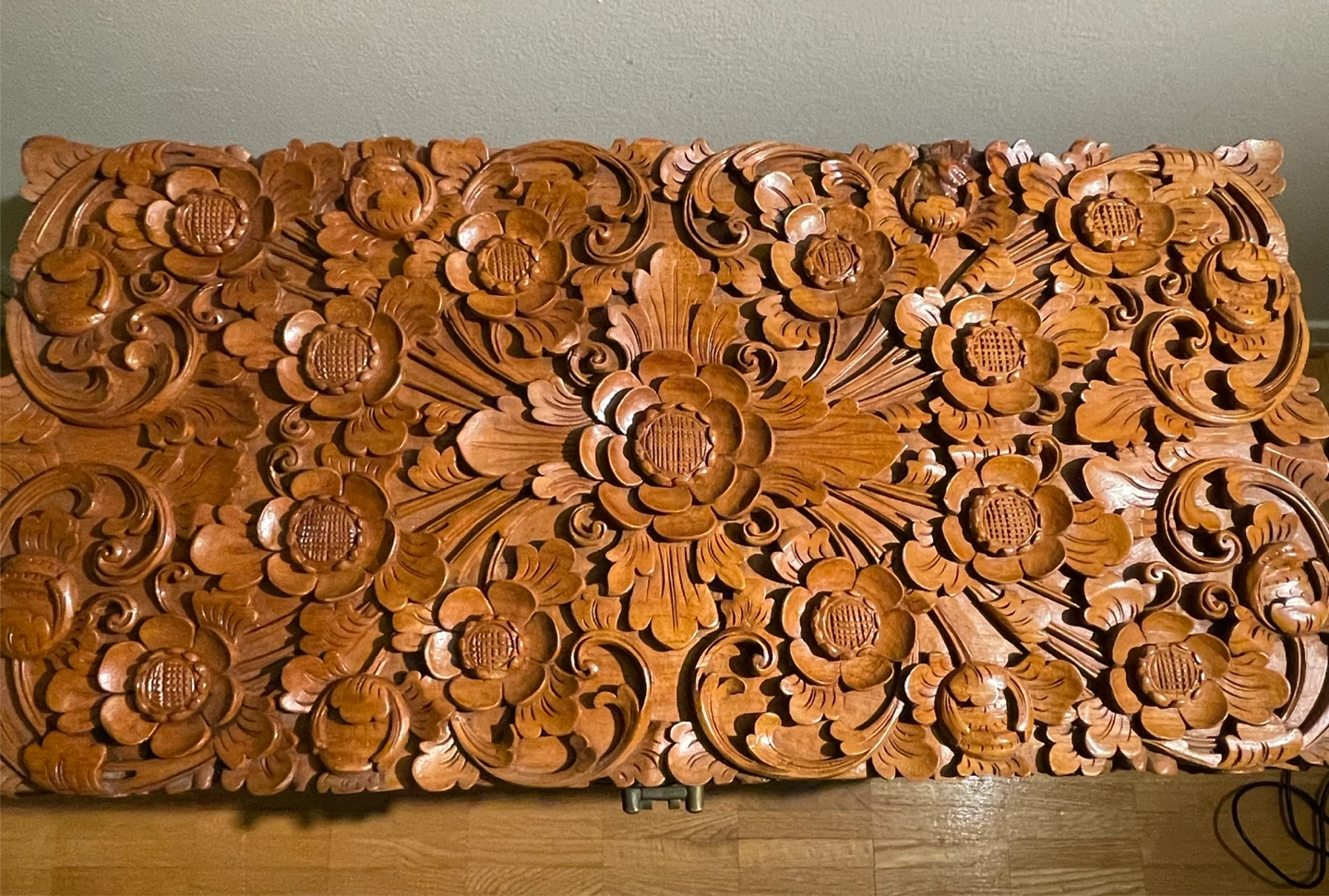 Hand-carved  floral decor solid wood chest with full glass - photo 4