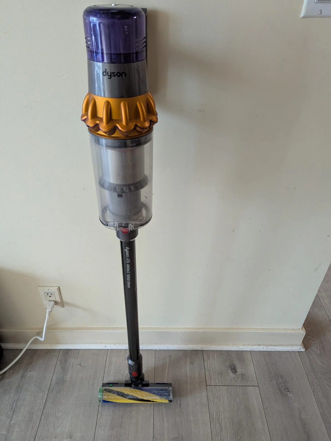Dyson V15 Detect Absolute Vacuum with Attachments