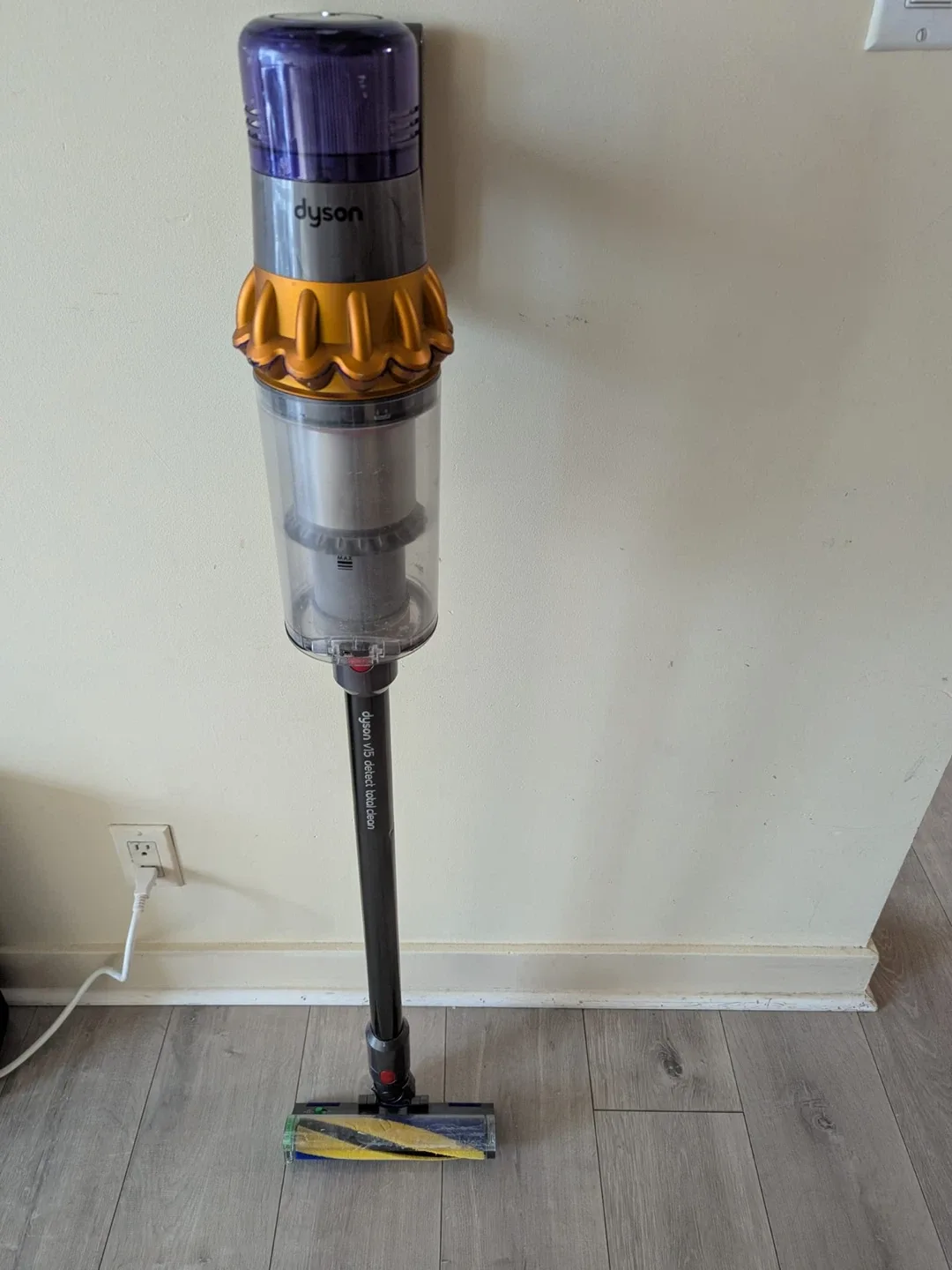 Dyson V15 Detect Absolute Vacuum with Attachments