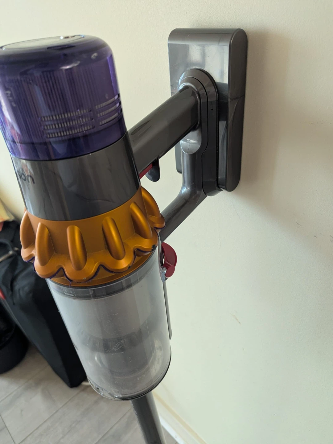 Dyson V15 Detect Absolute Vacuum with Attachments - photo 3