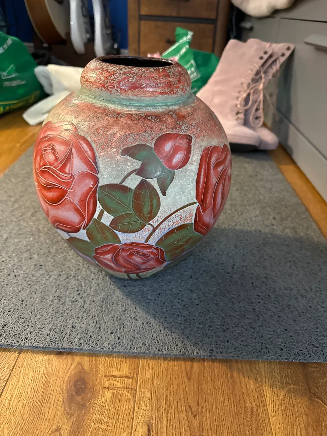 Rose Patterned Vase thumbnail