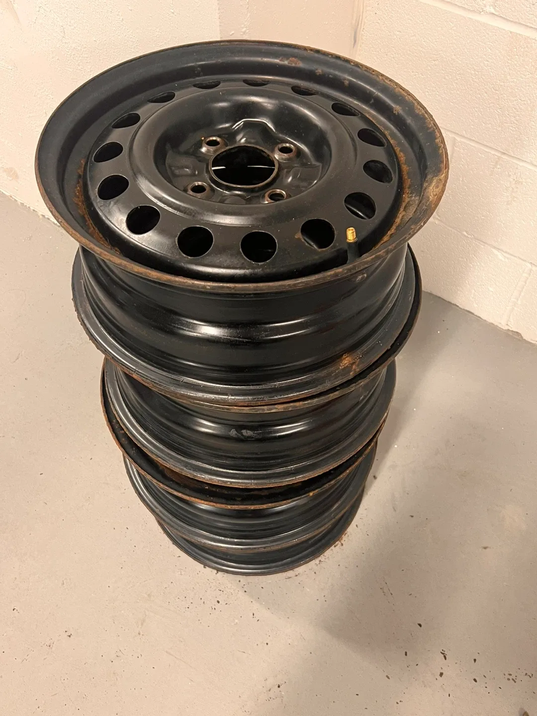 Set of 4 Black Steel Wheels image indicator(2)