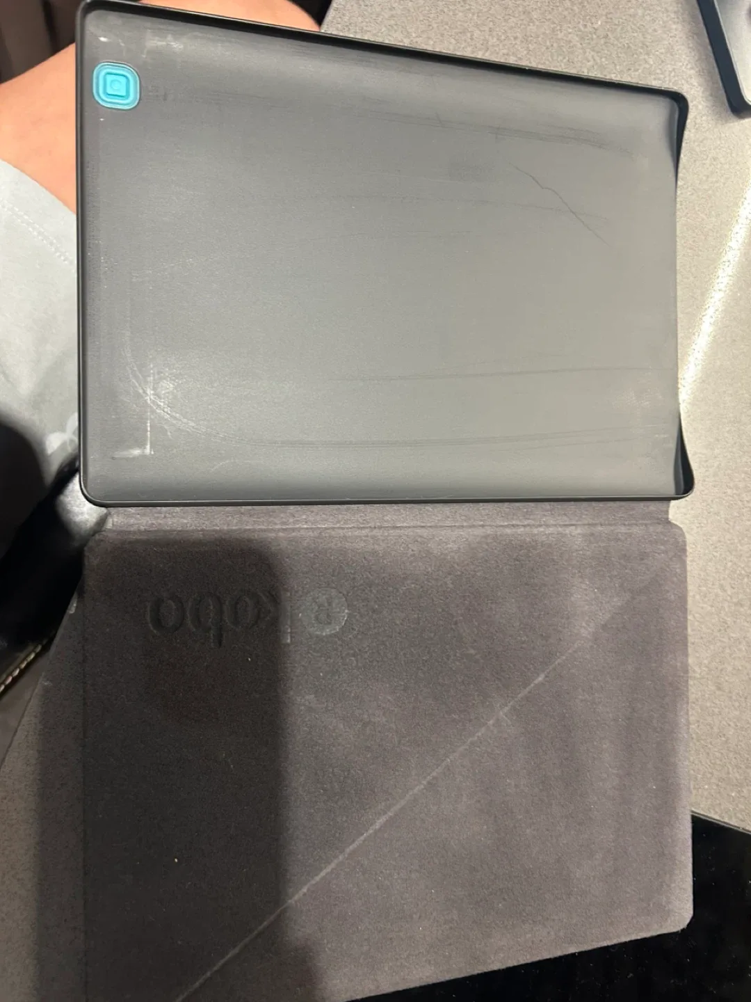 Kobo eReader with Case image indicator(4)