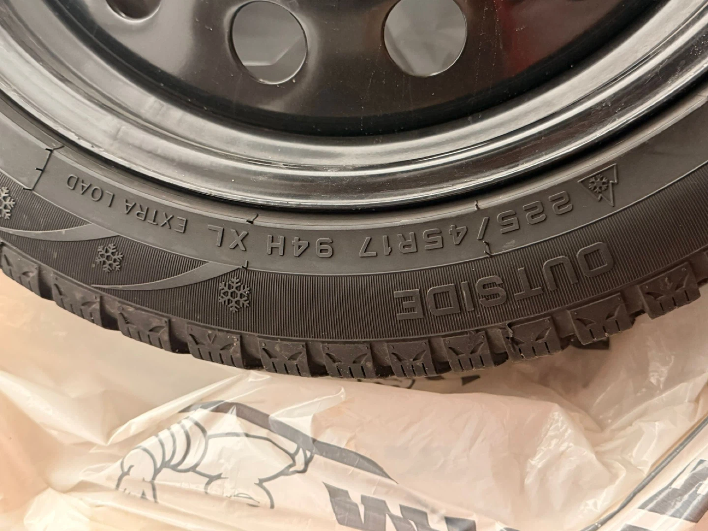Sale: 17” Winter Tires with Steel Rims - photo 5