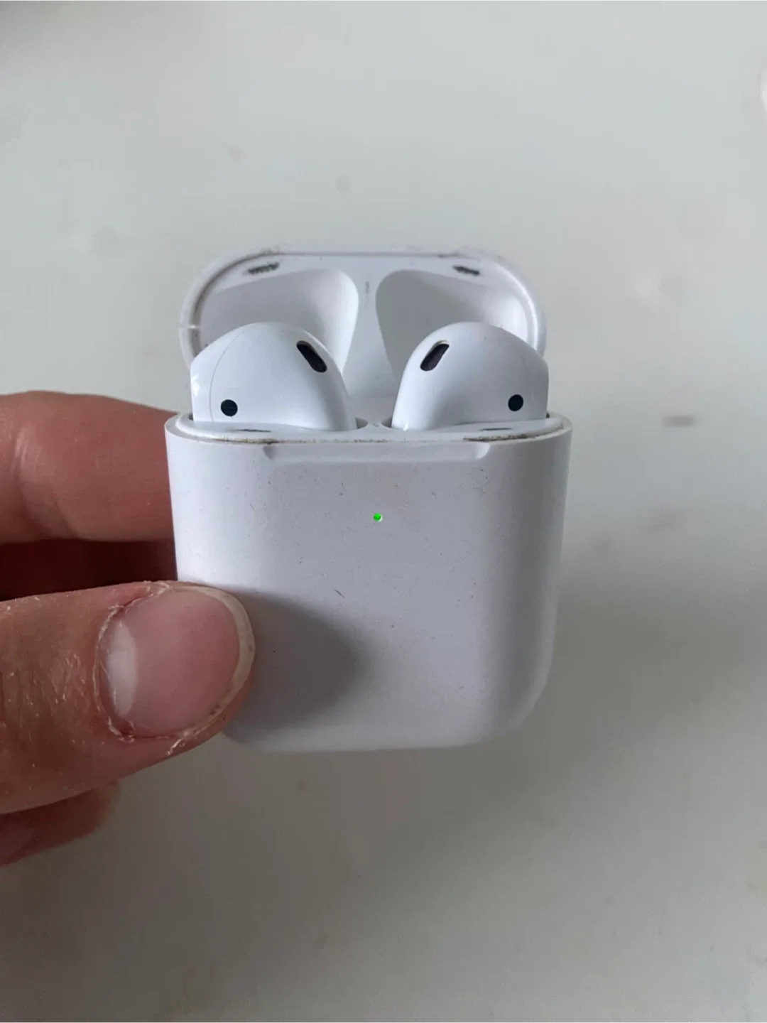 Apple AirPods 2nd Generation image indicator(3)