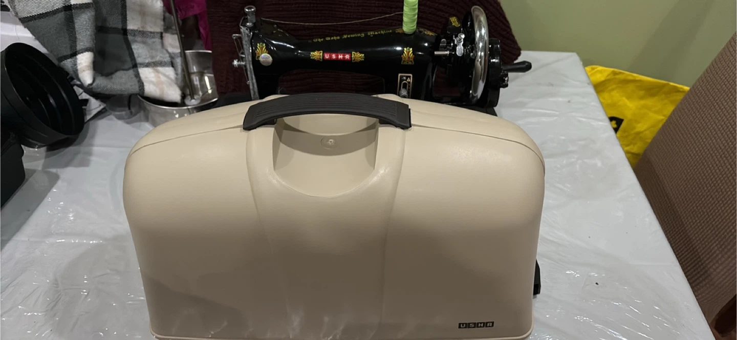 USHA Sewing Machine with Case - photo 3