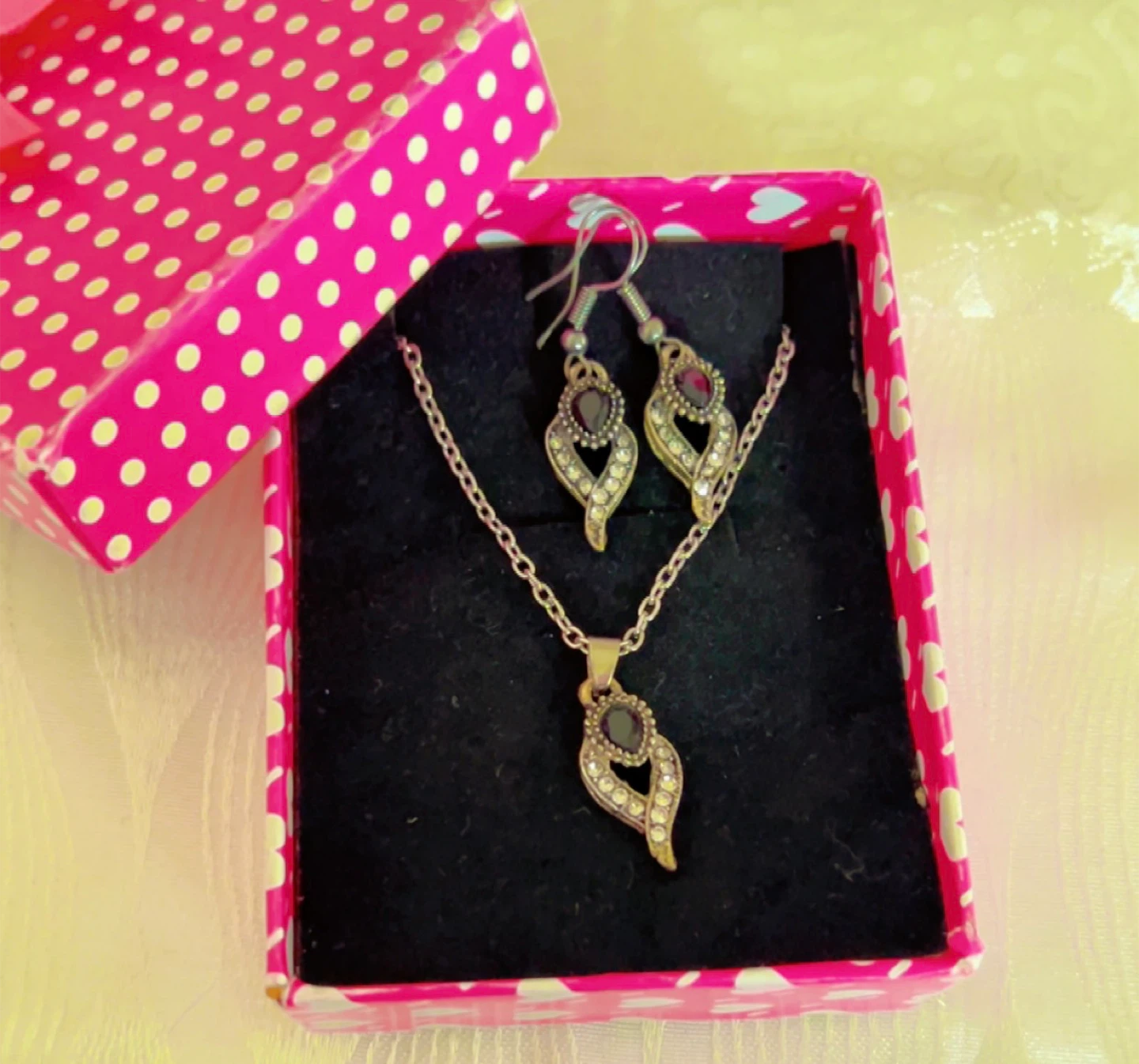 Jewellery Set with Necklace and Earrings