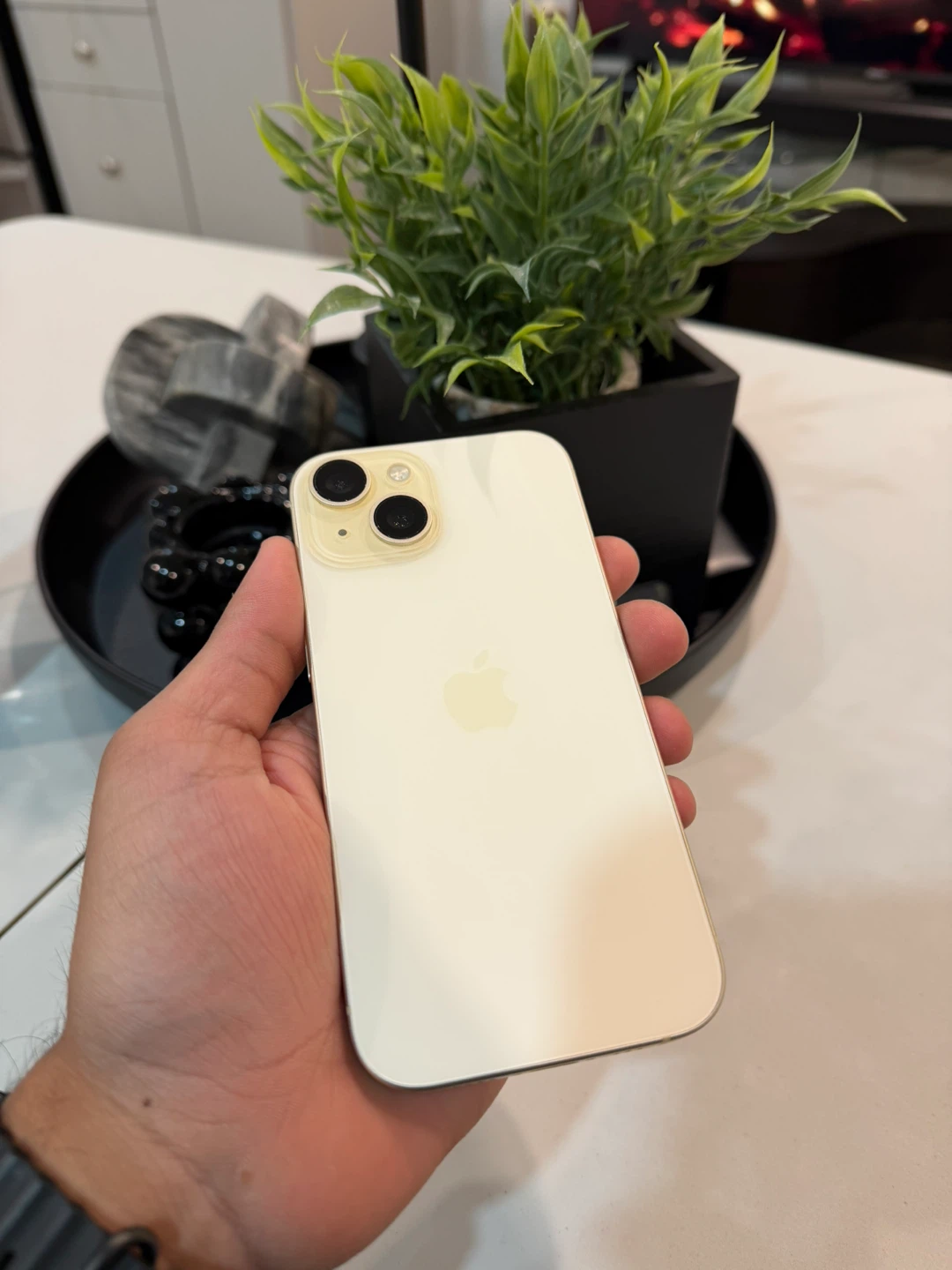 Apple iPhone 15 yellow 256gb mint condition