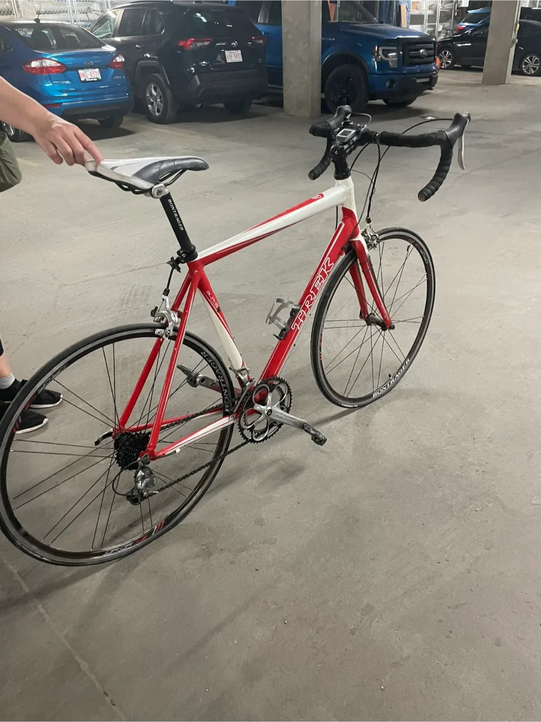 Trek Road Bike - Red & White image indicator(3)