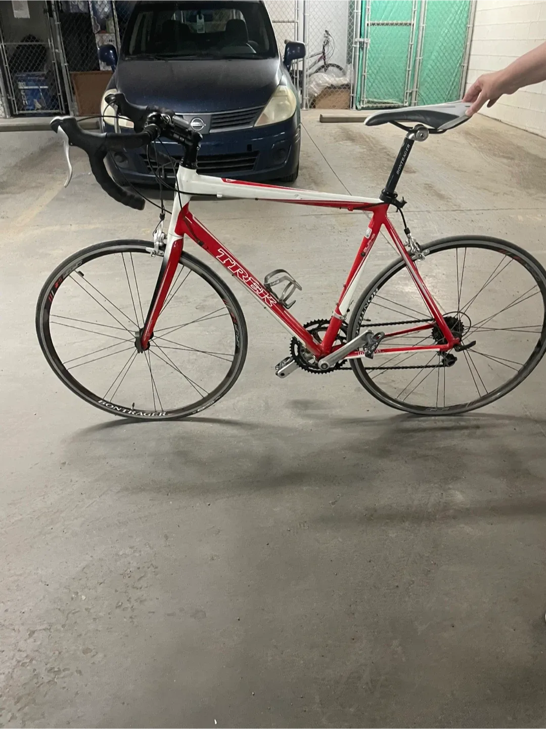 Trek Road Bike - Red & White image indicator(2)