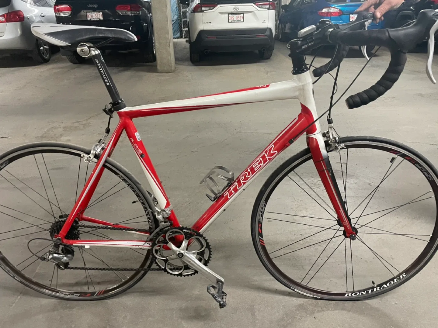 Trek Road Bike - Red & White image indicator(7)