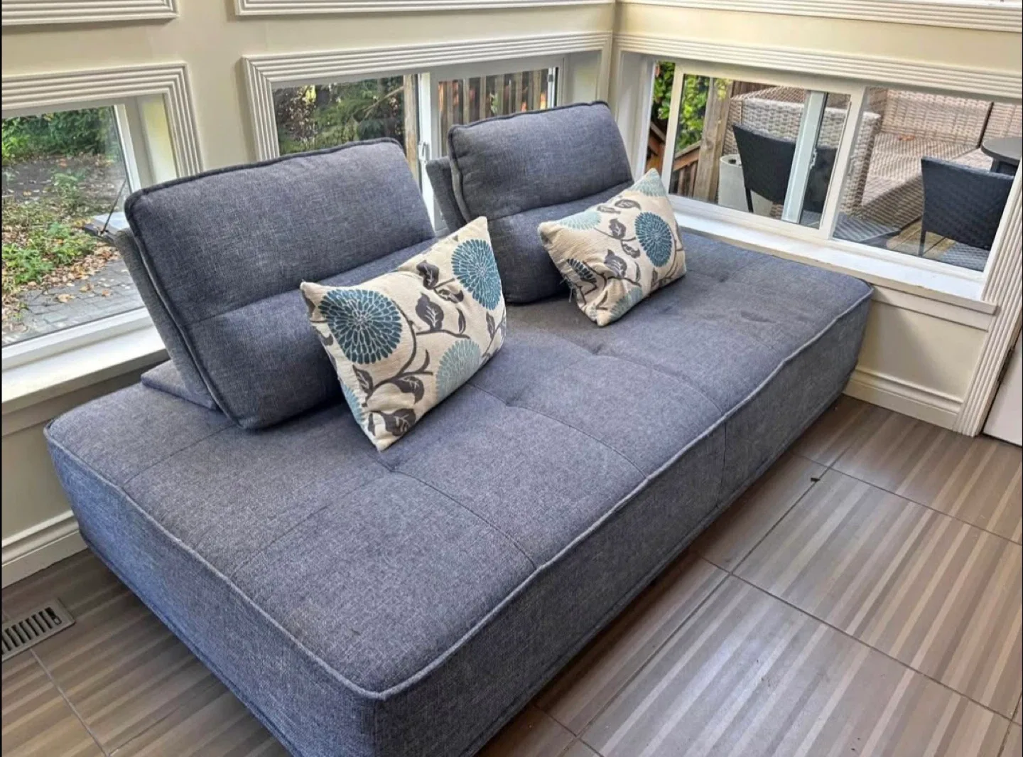 Structube Grey Daybed Sofa image indicator(2)