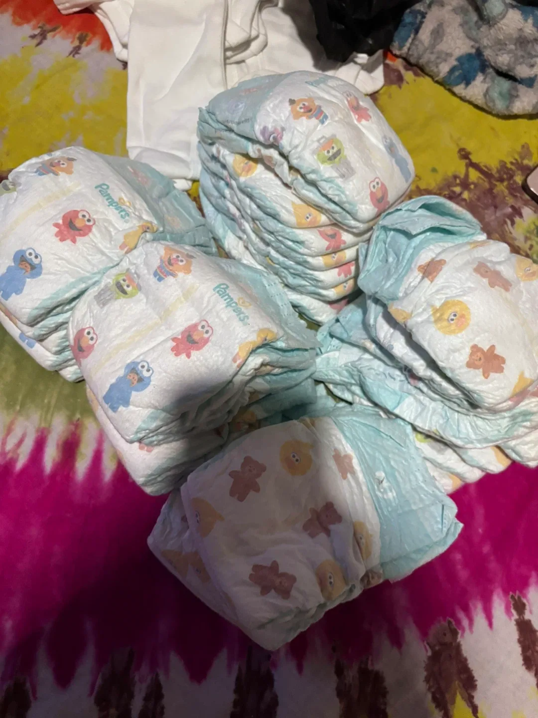 Pampers Diapers 28 piece image indicator(4)