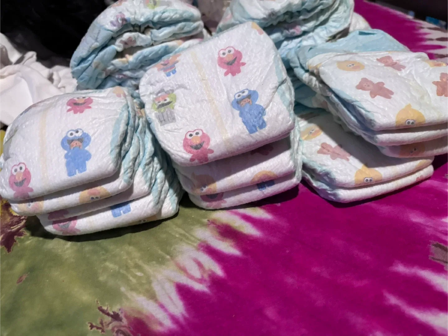 Pampers Diapers 28 piece image indicator(3)