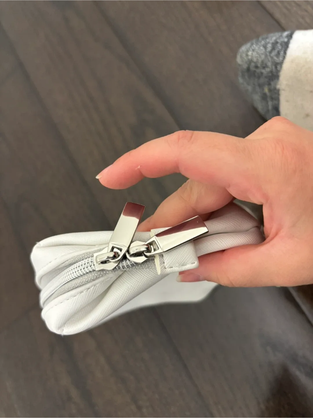 Swarovski White Cosmetic Pouch 🥕 image indicator(3)