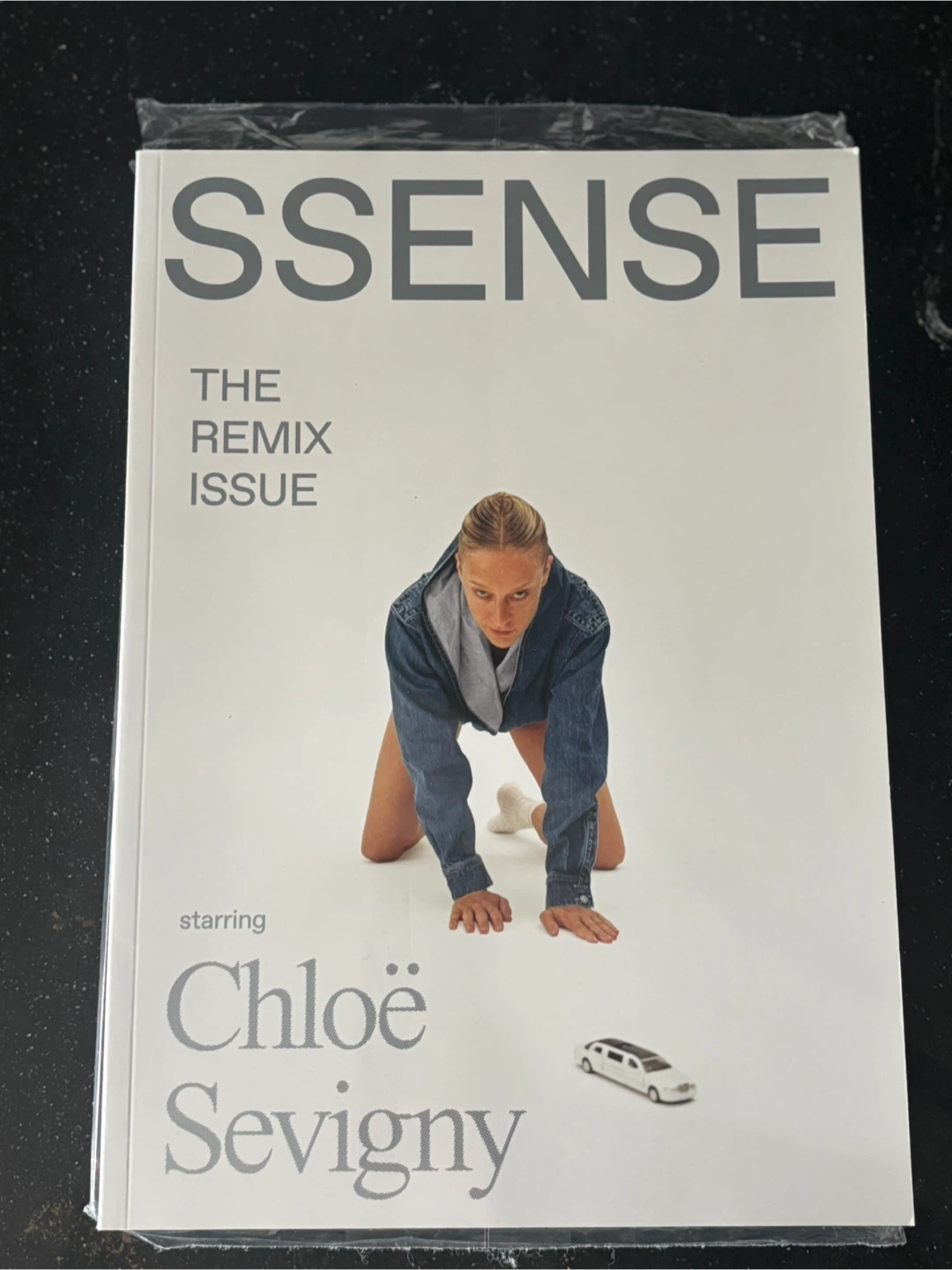 Free SSENSE Magazinex2 🥕🥕 - photo 2