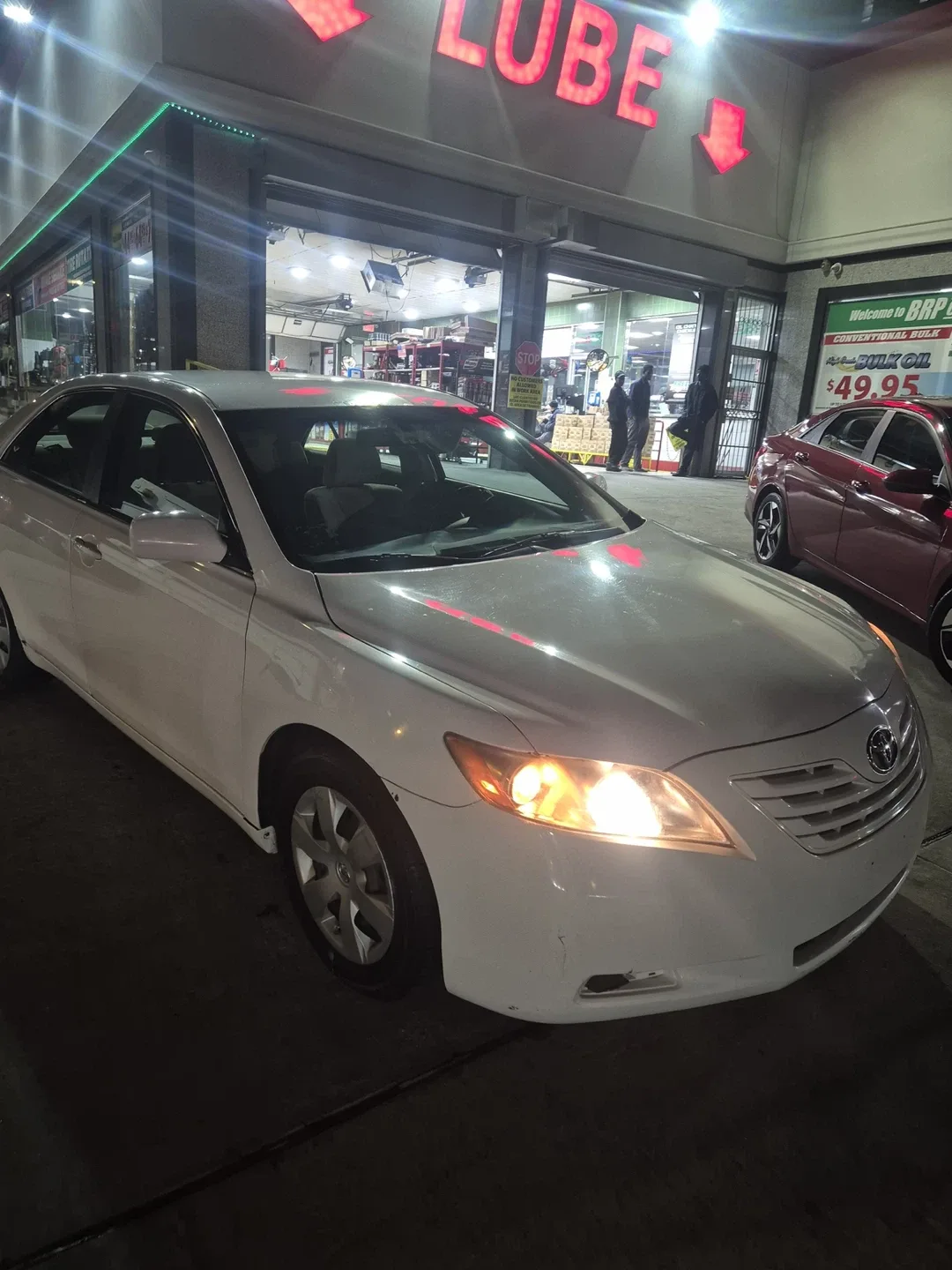 Toyota Camry White Sedan image indicator(5)