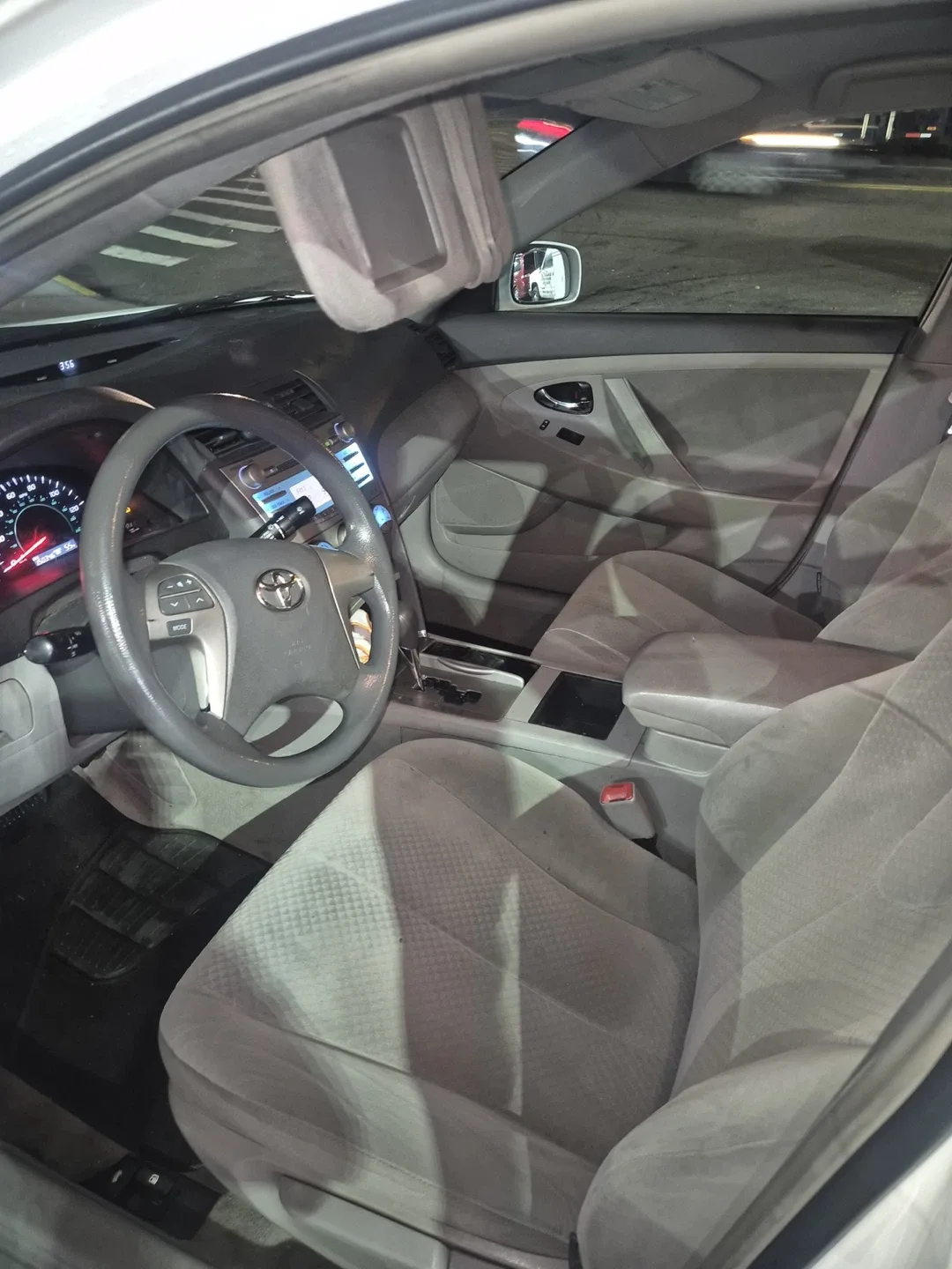 Toyota Camry White Sedan image indicator(7)