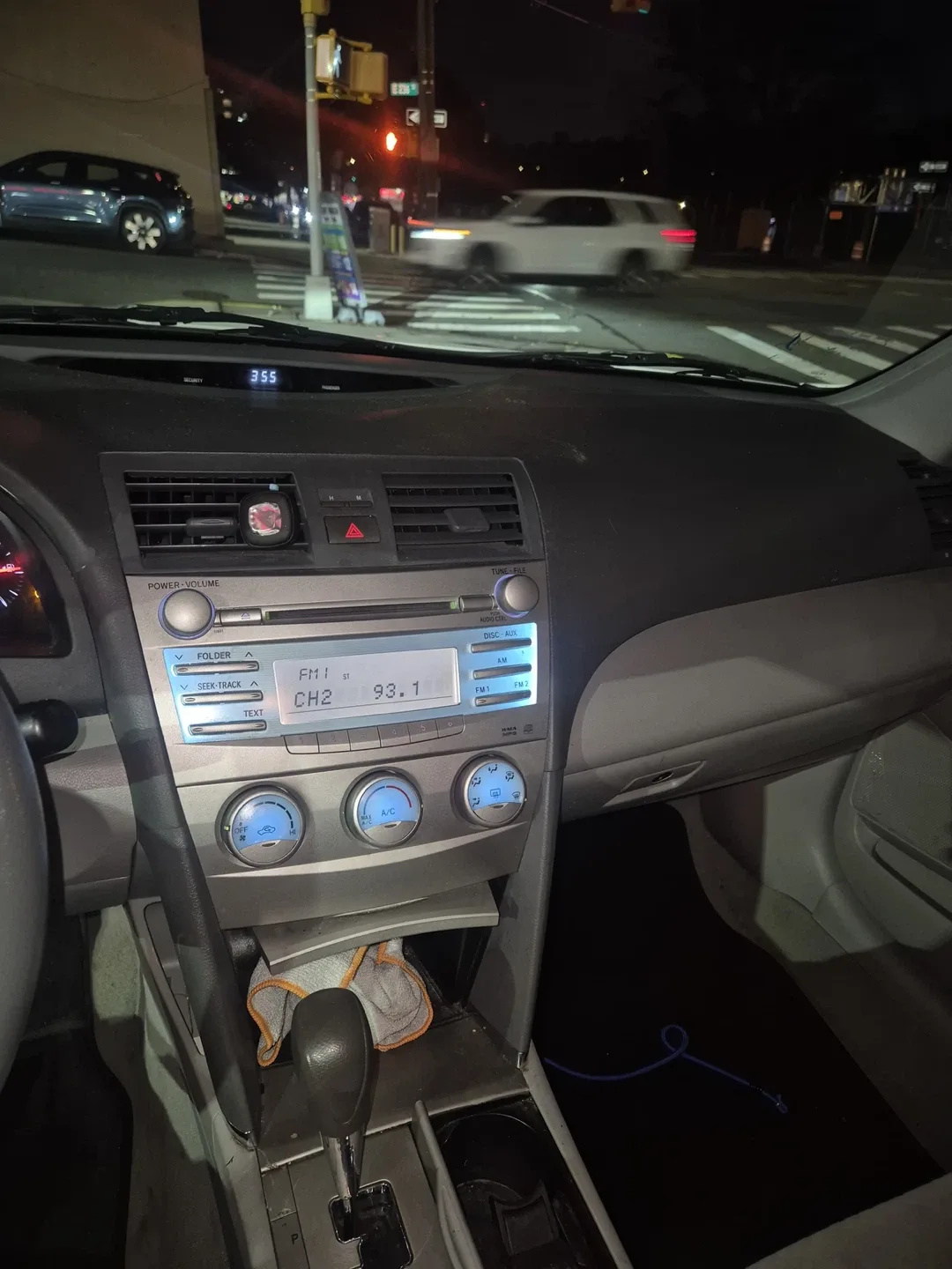 Toyota Camry White Sedan image indicator(9)