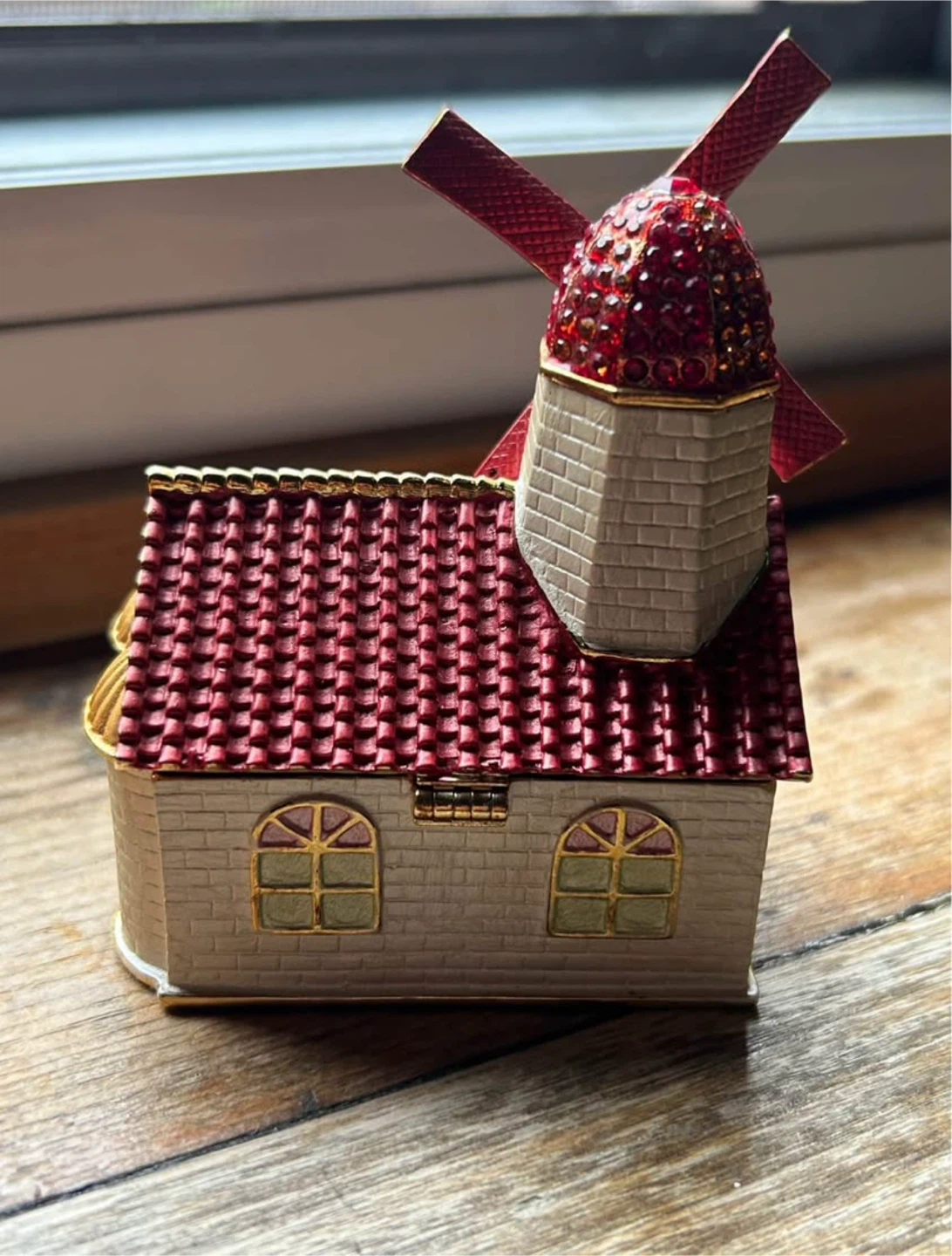 Windmill moving RED Rucinni pill box enamel trinket - photo 3
