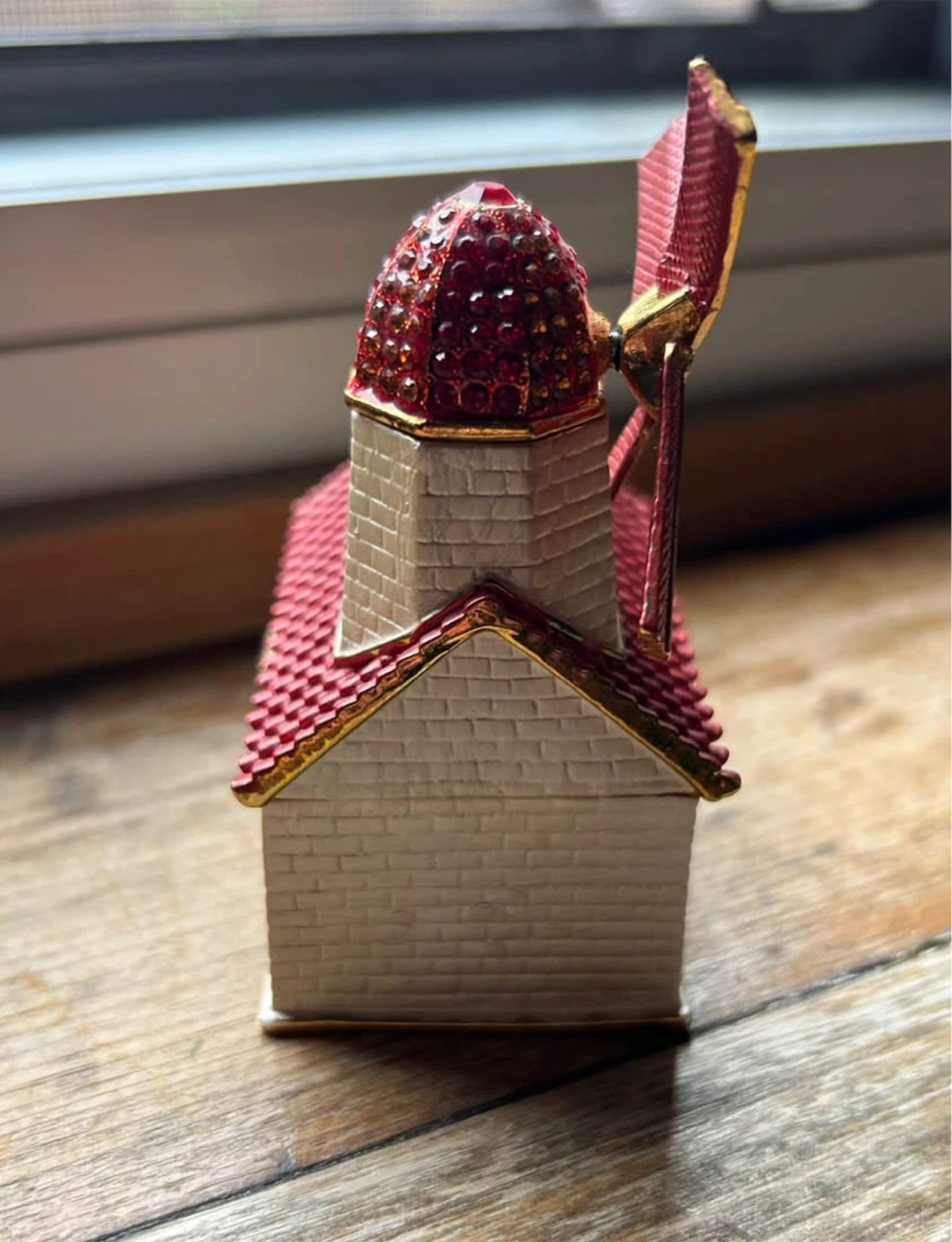 Windmill moving RED Rucinni pill box enamel trinket - photo 2