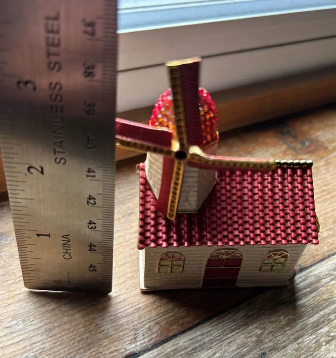 Windmill moving RED Rucinni pill box enamel trinket image indicator(6)