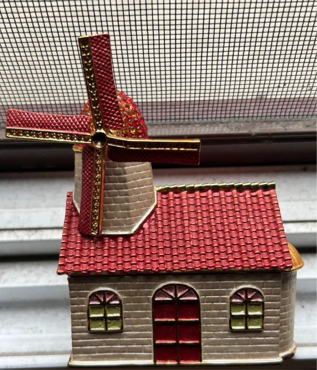 Windmill moving RED Rucinni pill box enamel trinket