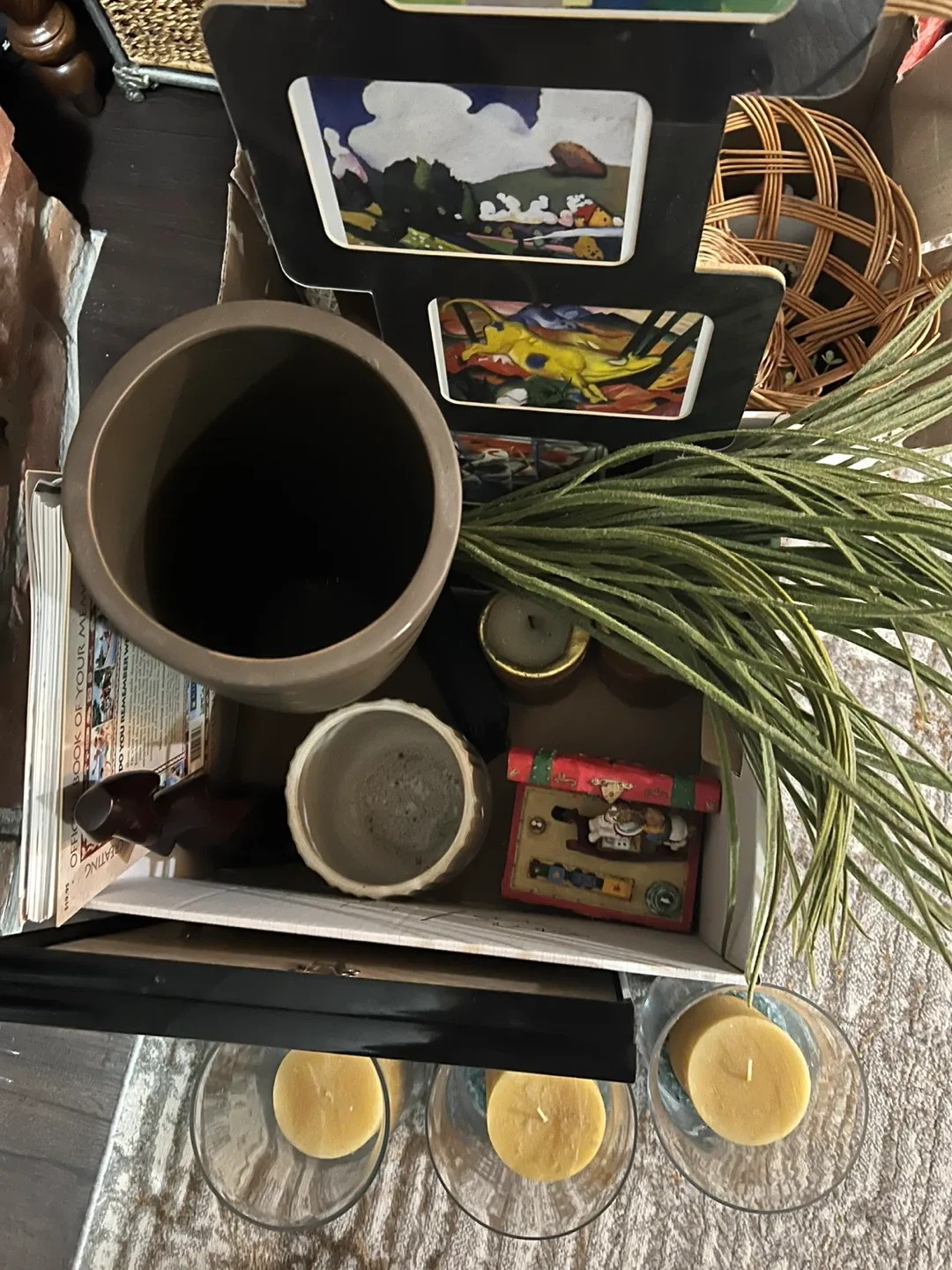 Free - Household decor items image indicator(4)