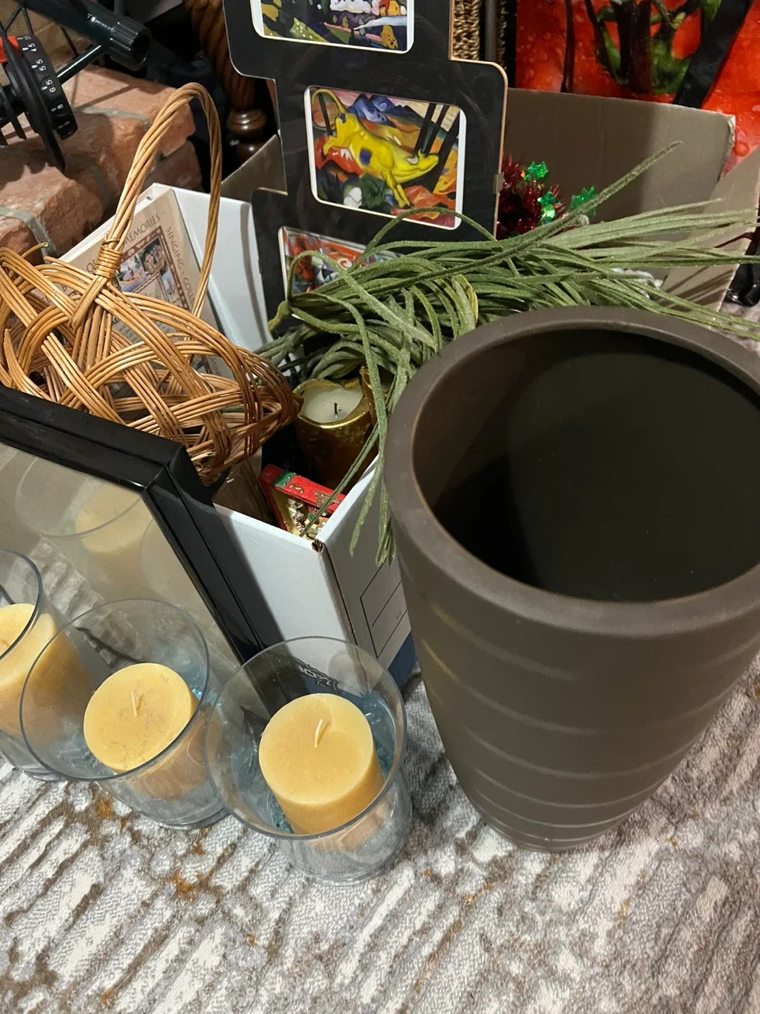 Free - Household decor items image indicator(2)