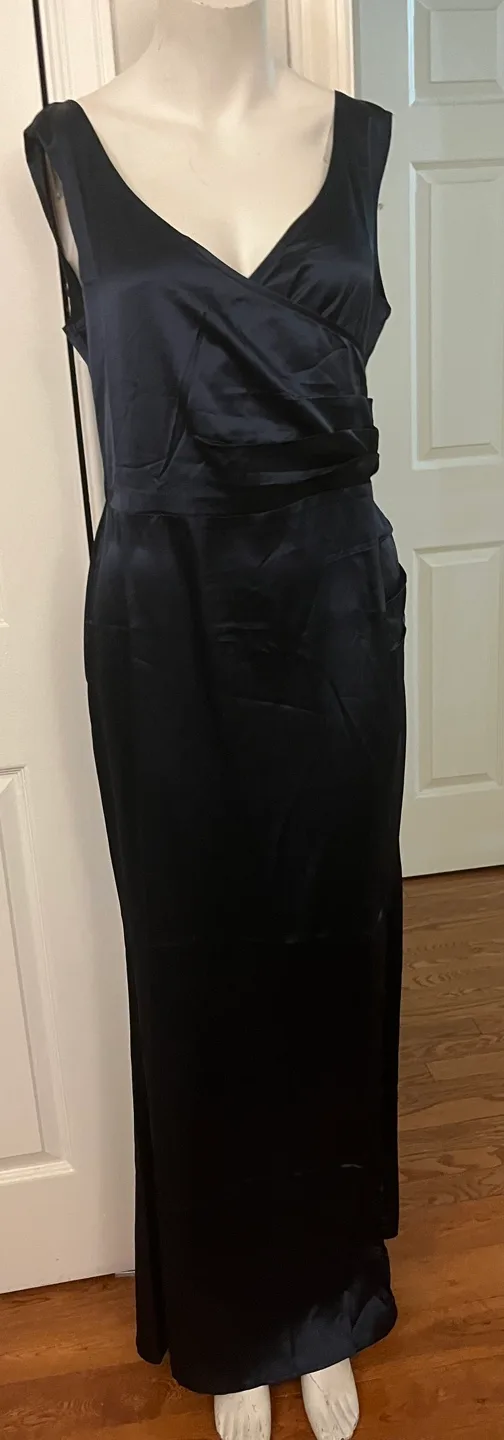 Medium Elegant Black  Satin Dress image indicator(5)